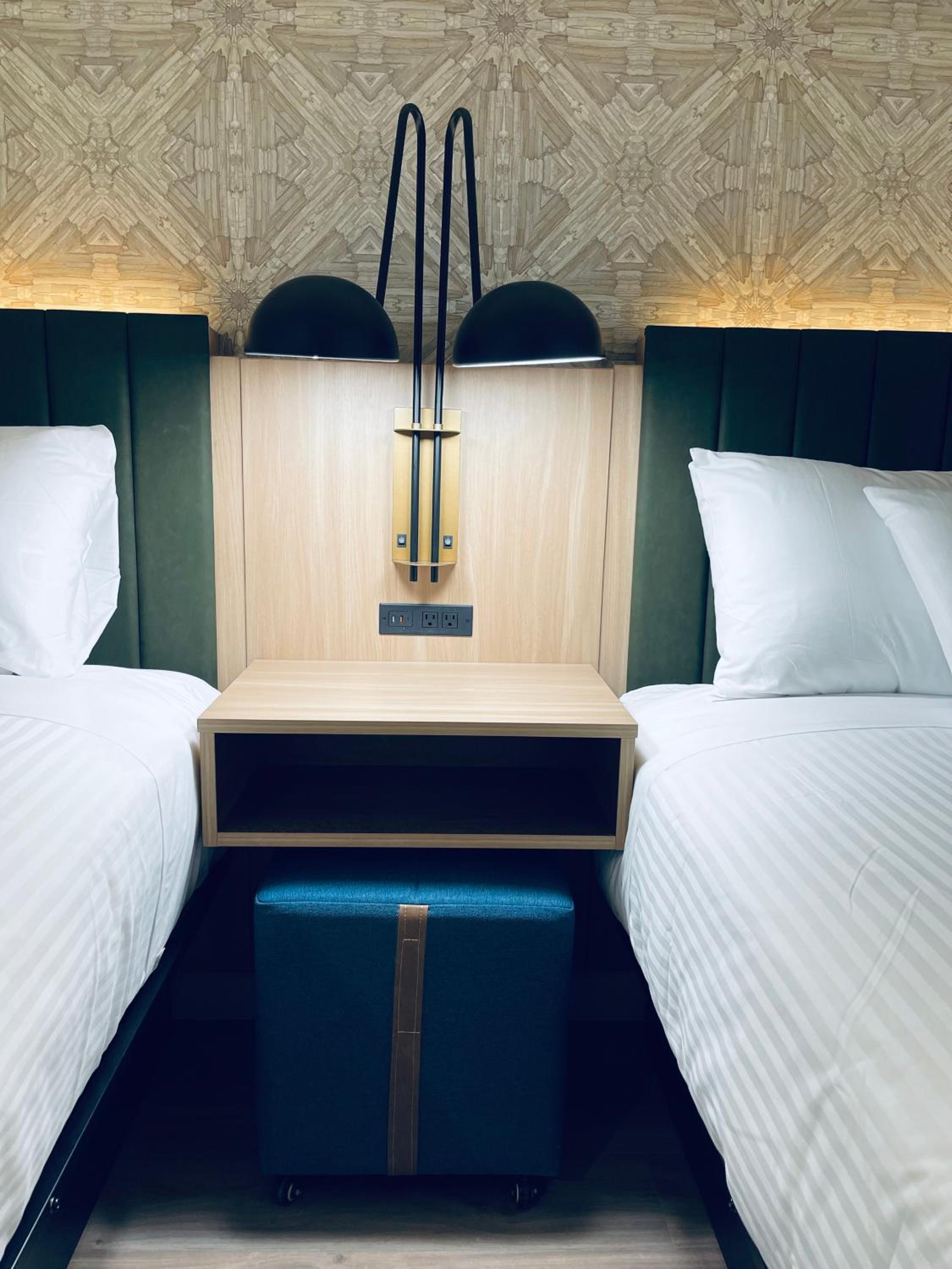 Deluxe Queen Room - Photo 21