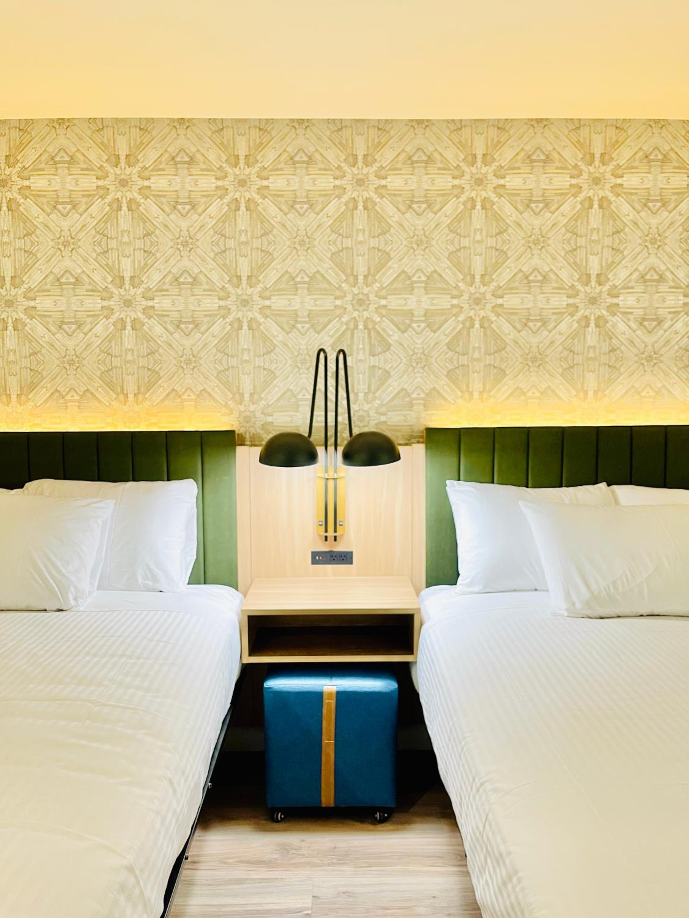 Deluxe Queen Room - Photo 22
