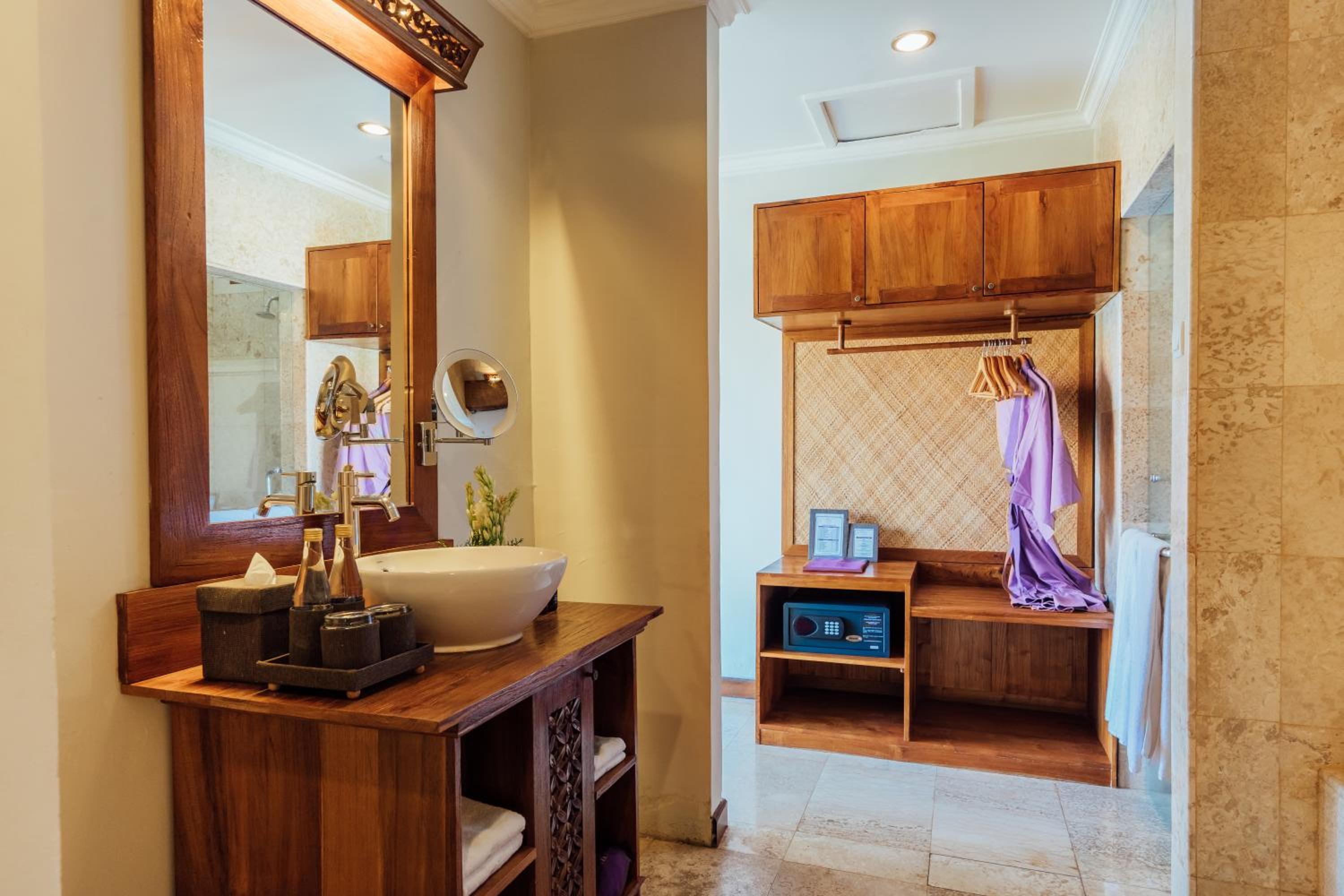 Deluxe Suite - Photo 11