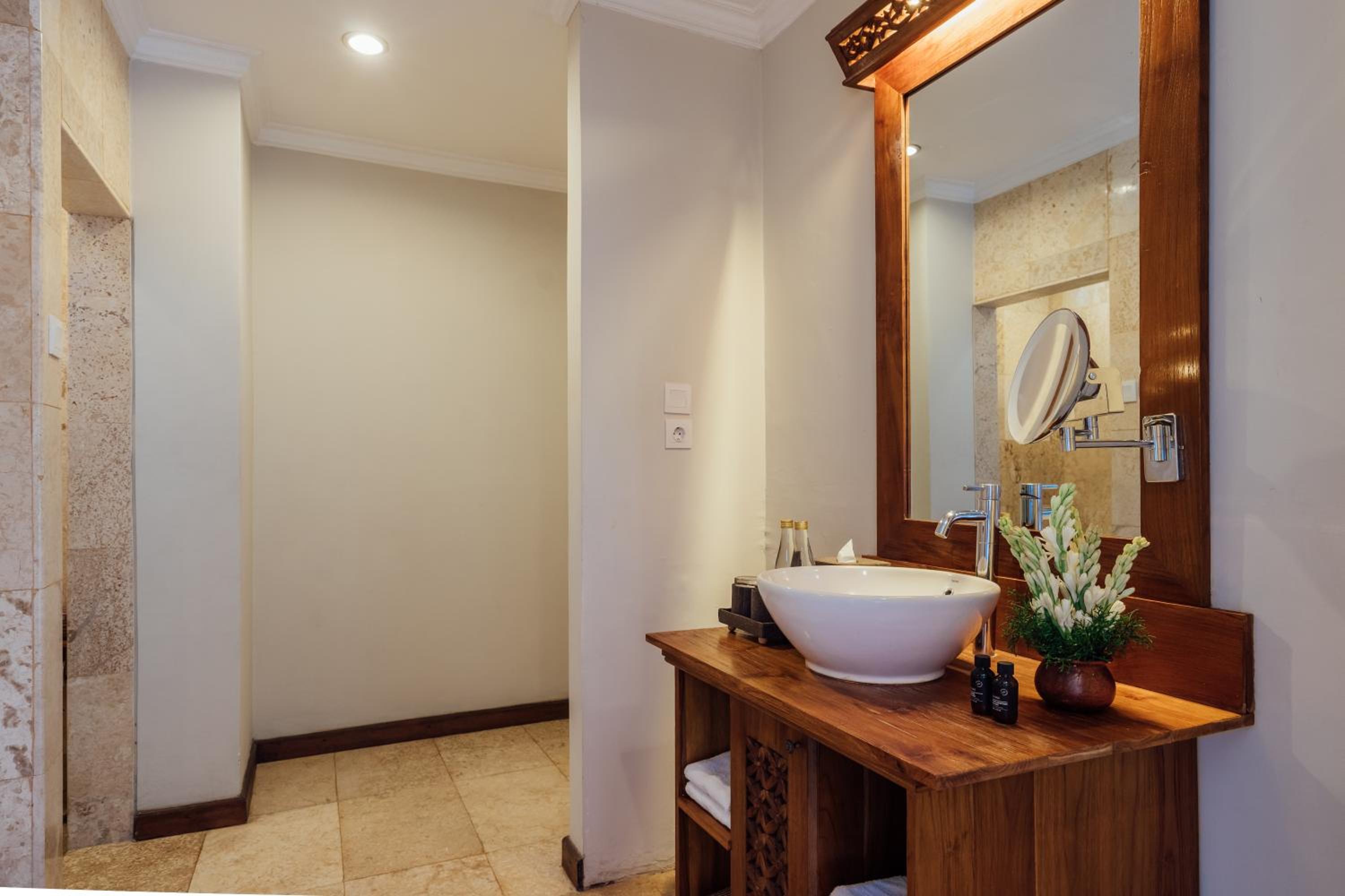 Deluxe Suite - Photo 5