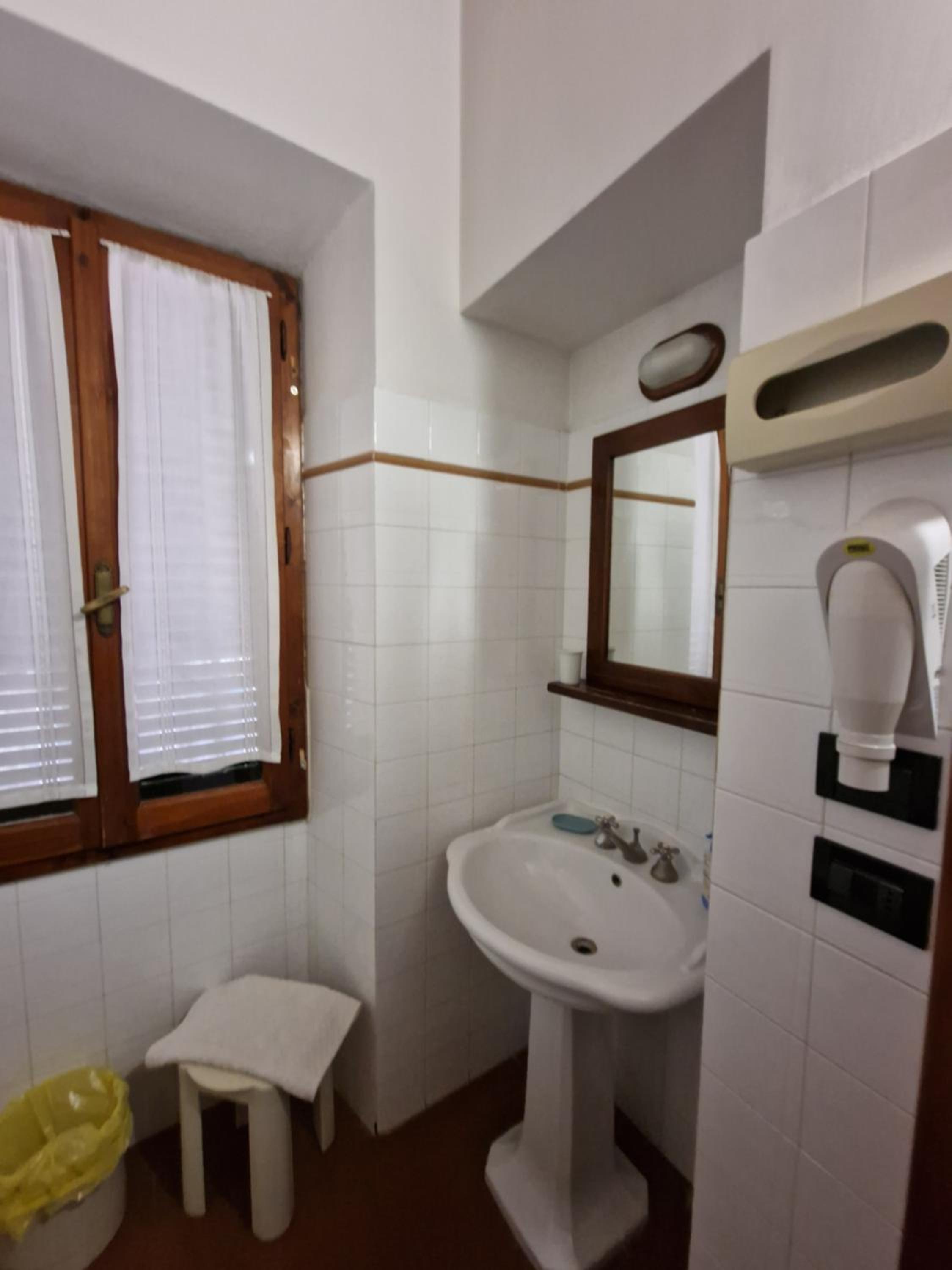 Classic Twin Room - Photo 3