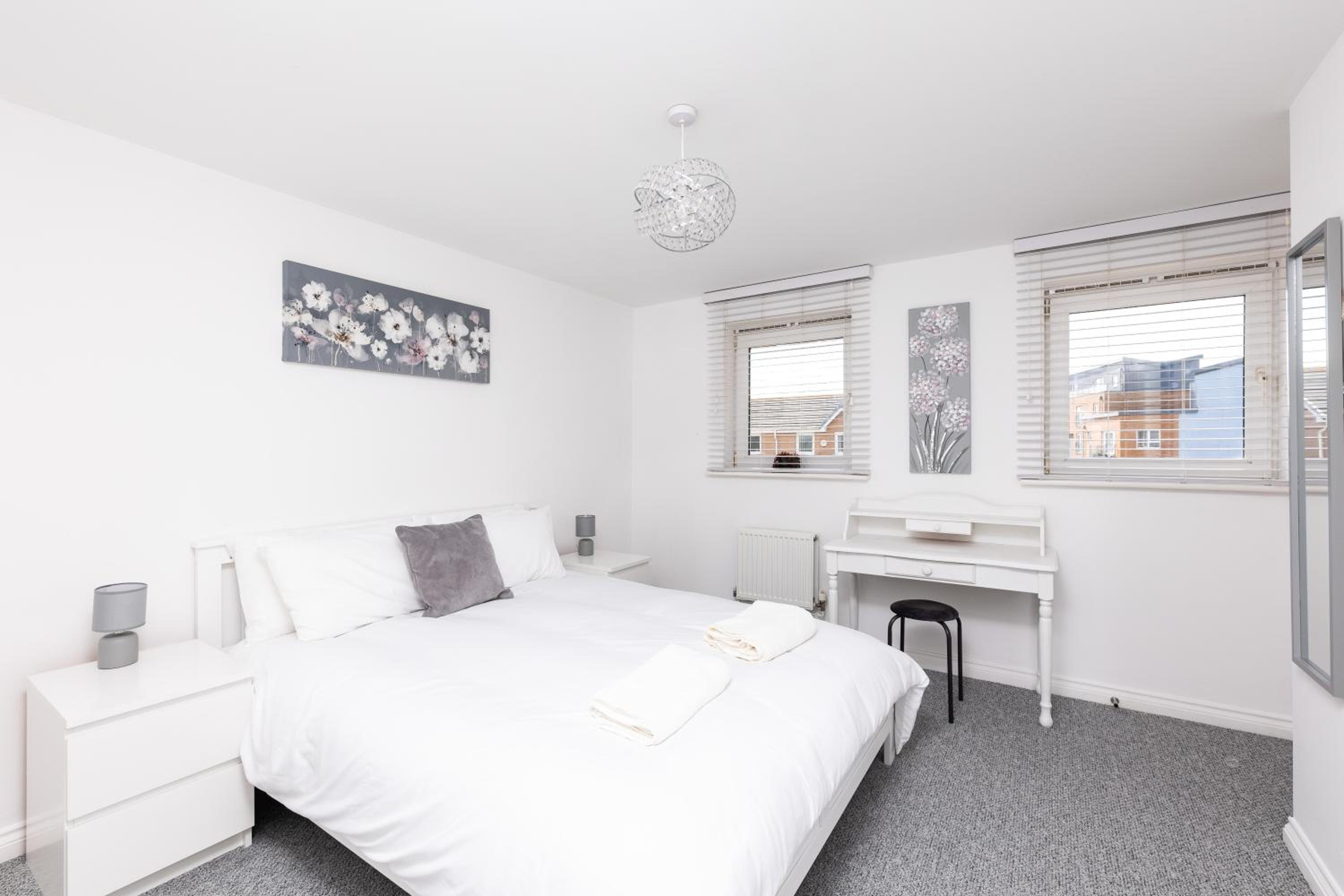 Five-Bedroom House photo 1