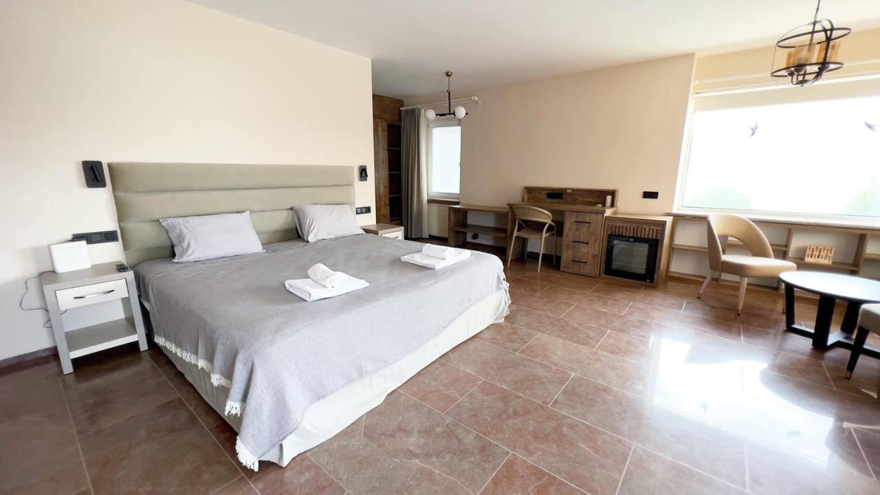 Deluxe Suite With Sea View photo 1