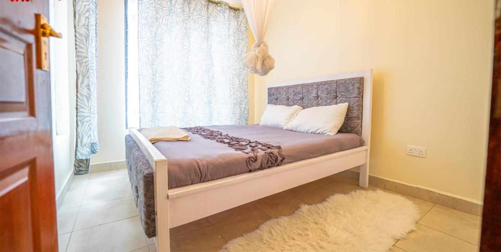 One-Bedroom Apartment - Photo 2