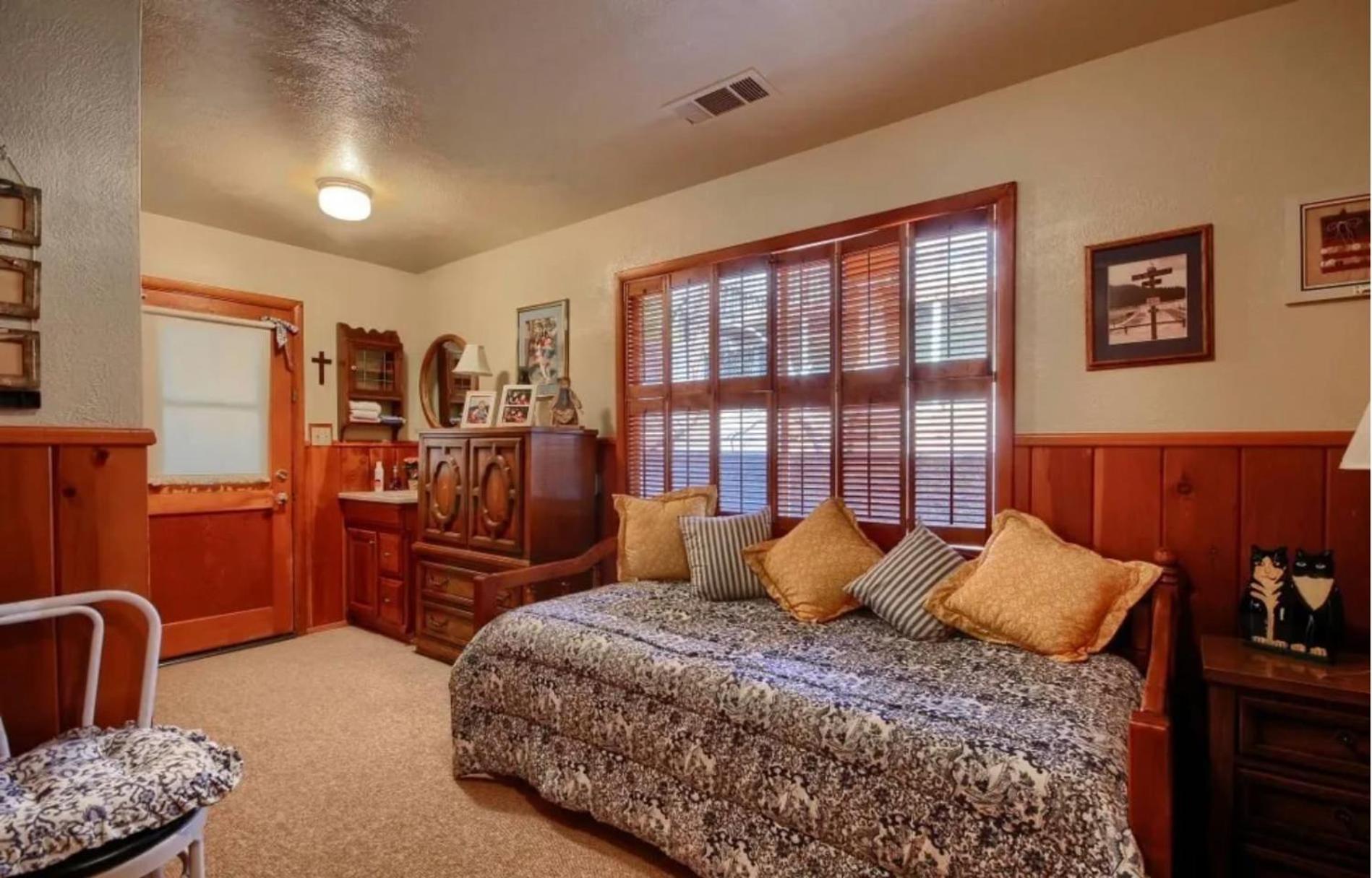 Deluxe Family Room photo 3