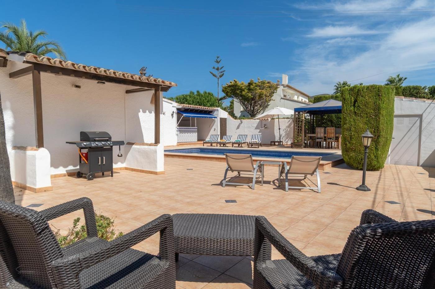 Villa photo 3