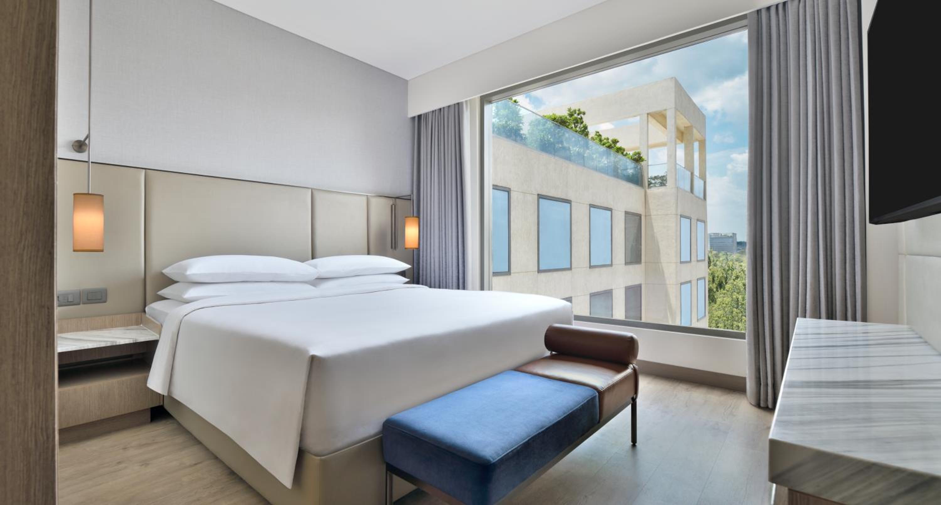 Deluxe Guest room, 1 King, Courtyard View - Photo 1