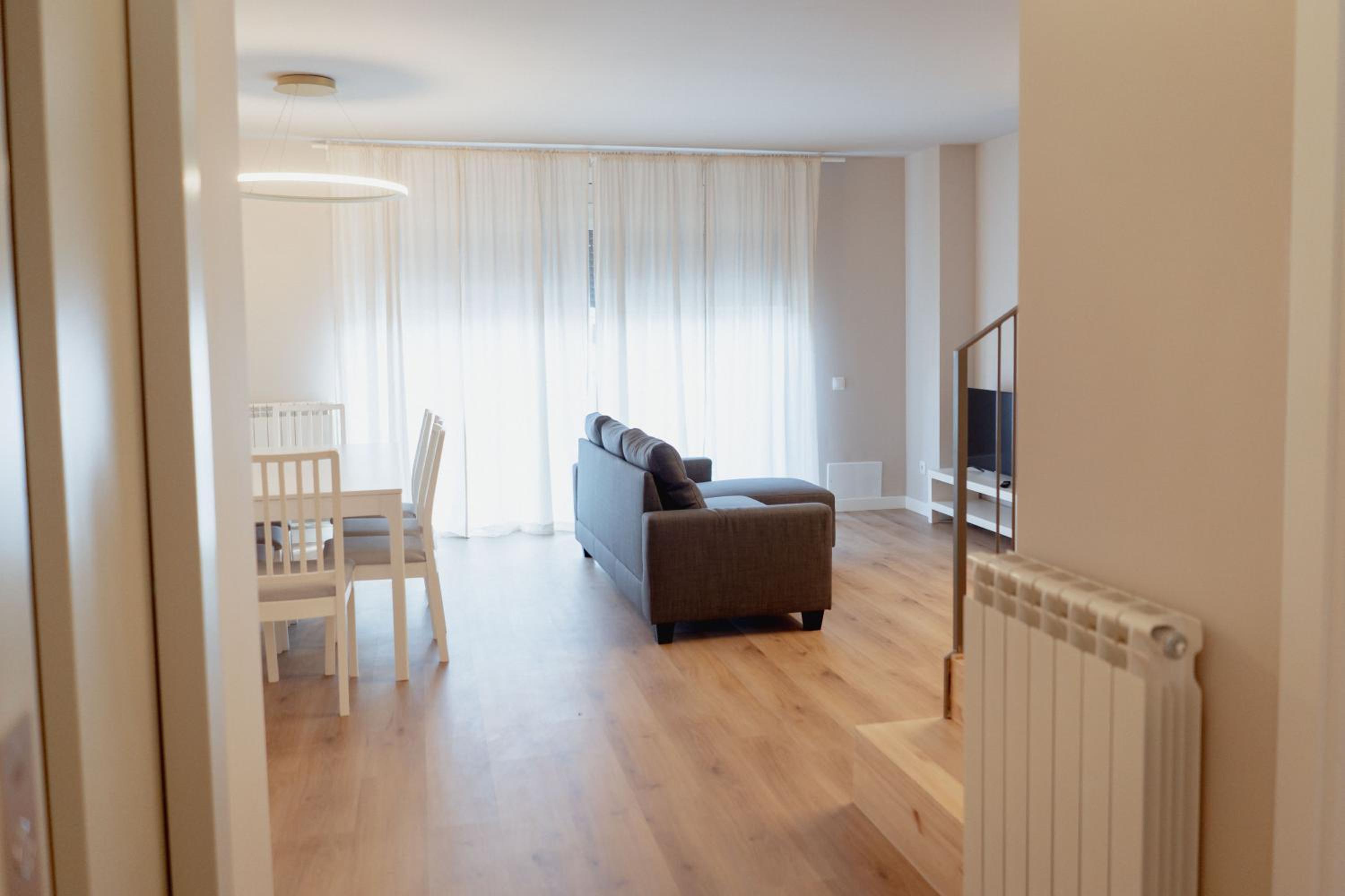 Four-Bedroom House photo 2