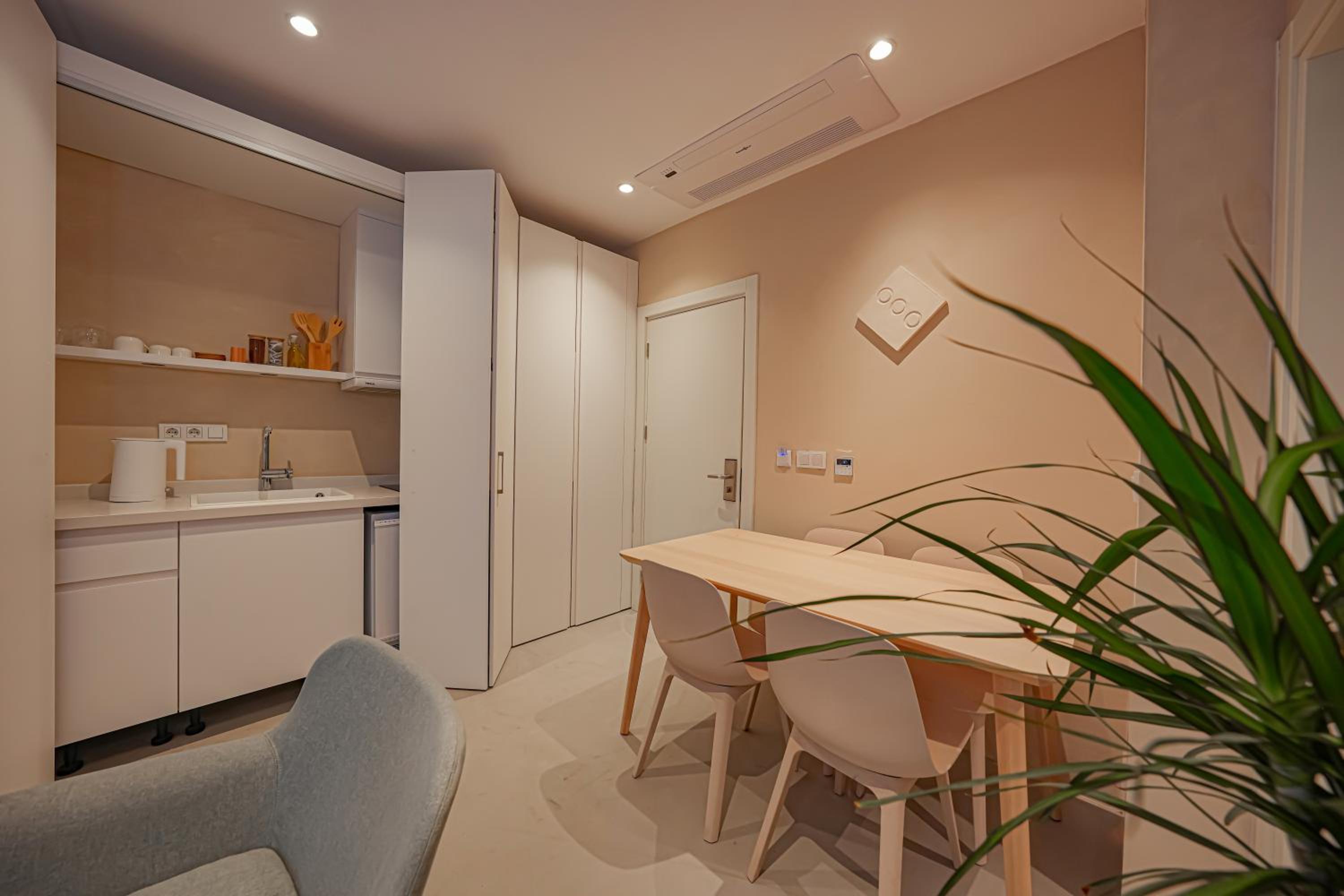 Apartment with Terrace - Photo 16