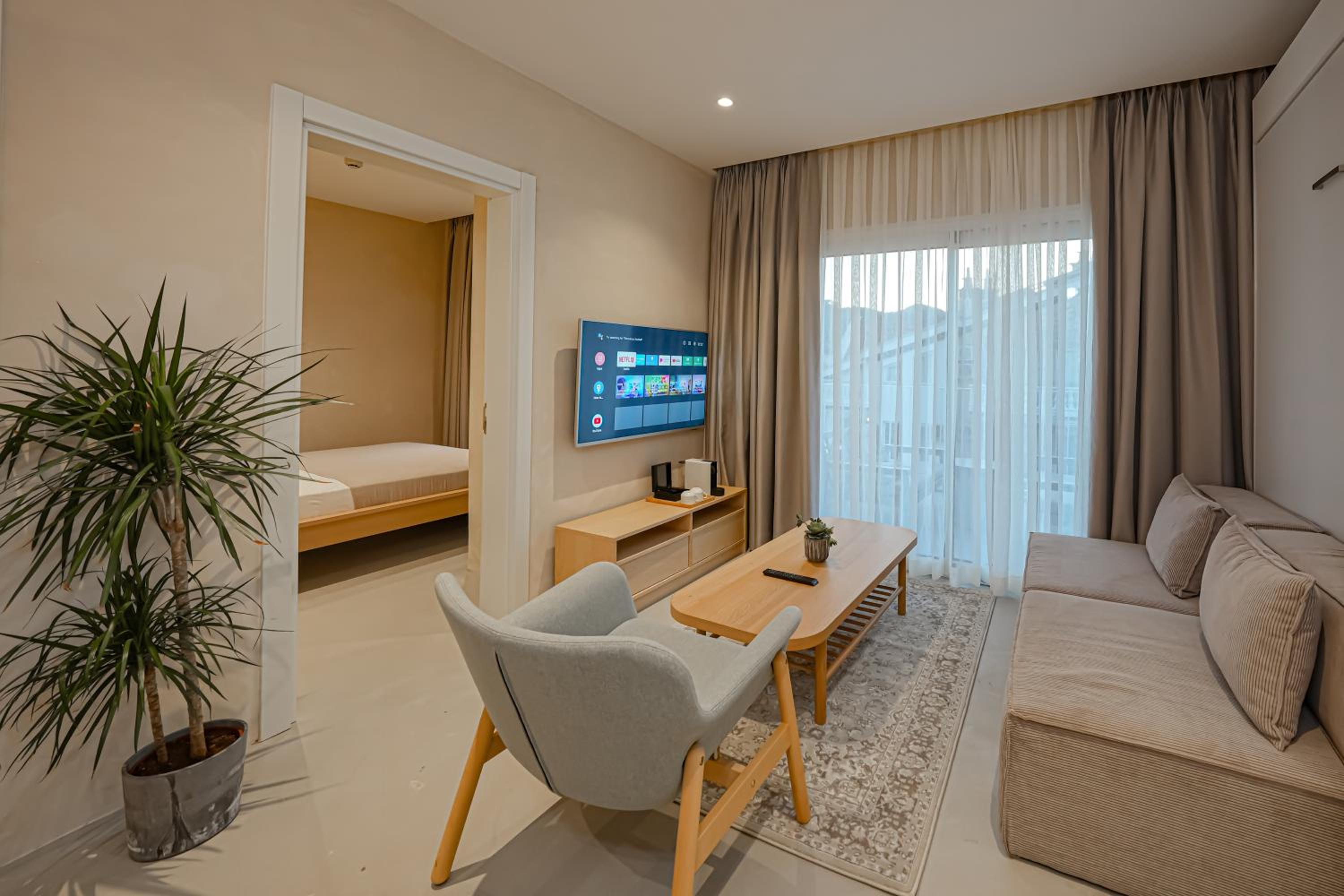 Suite - Photo 8