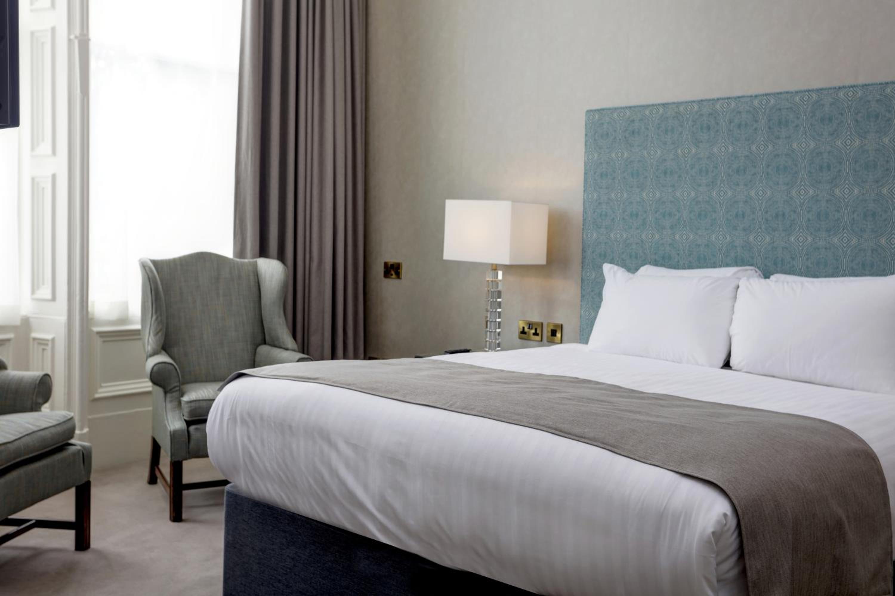 Superior Double Room thumbnail 6