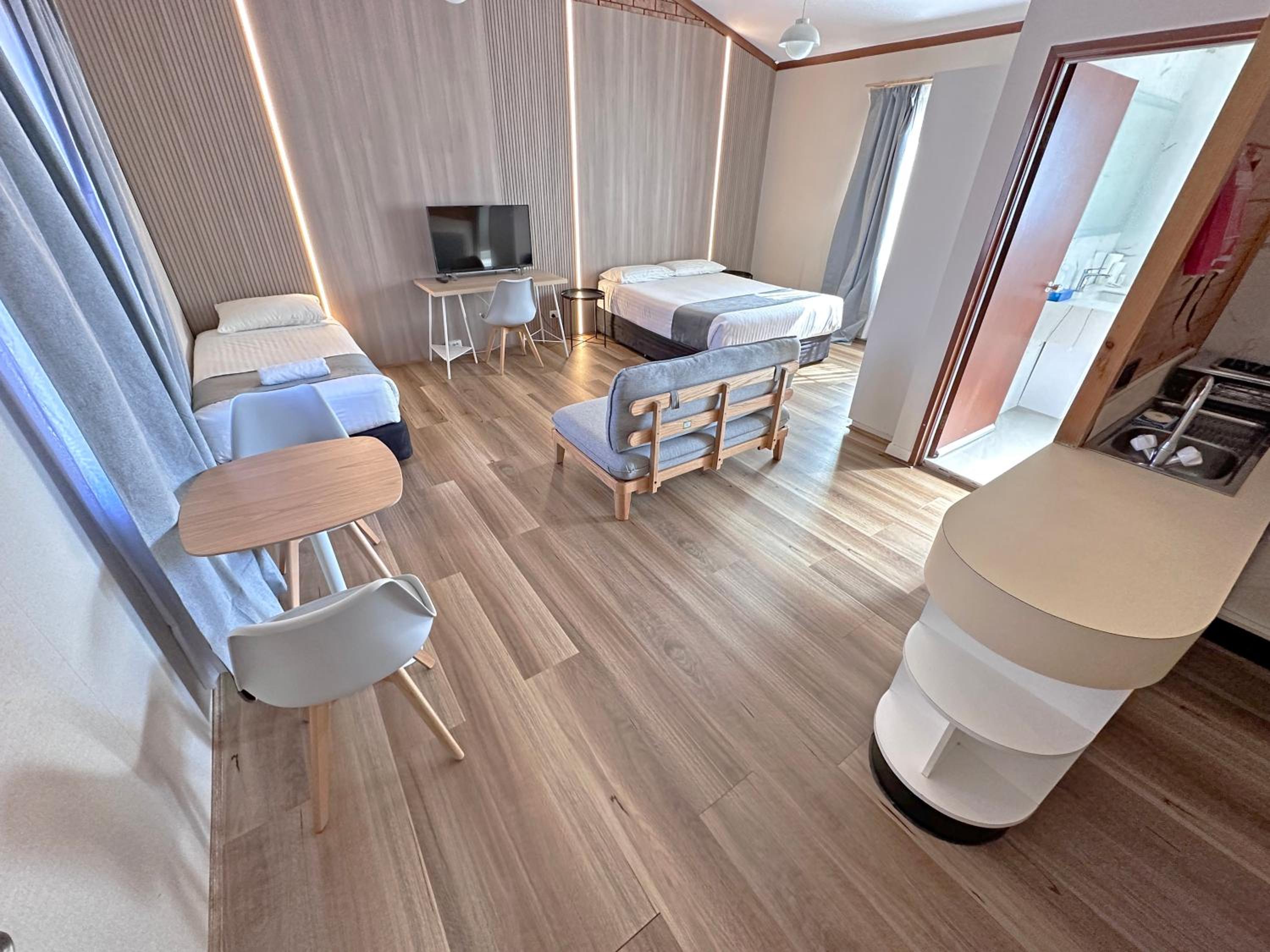 Deluxe Twin with Kitchenette photo 1