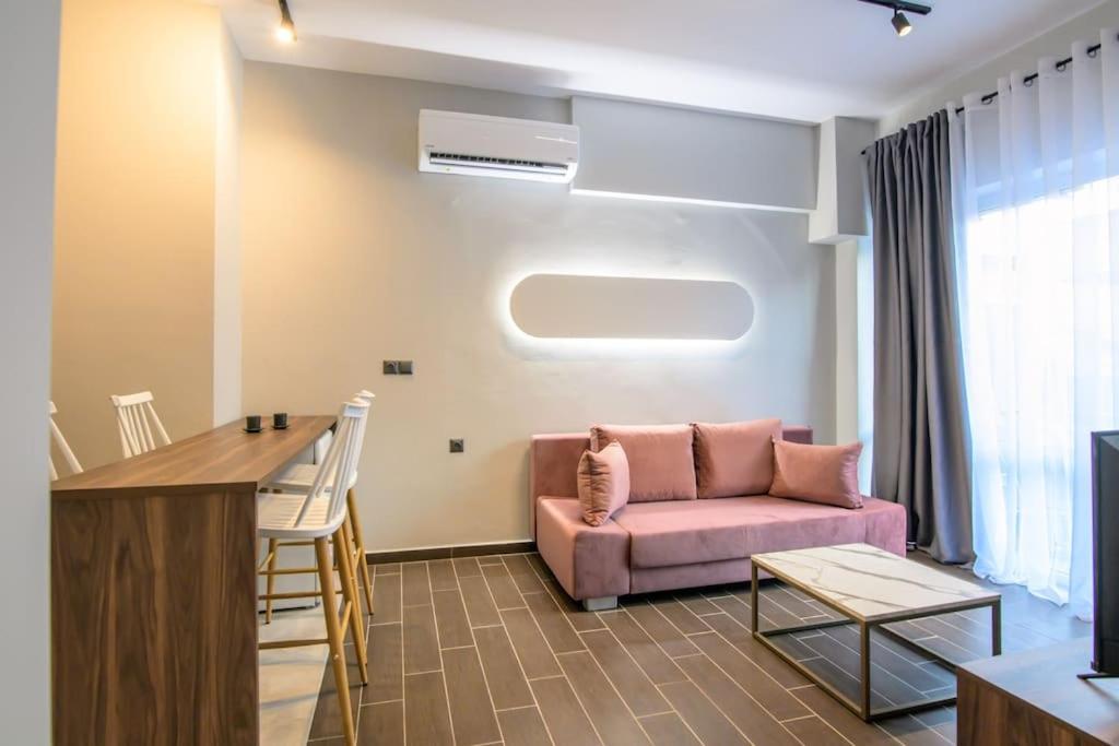 One-Bedroom Apartment photo 2