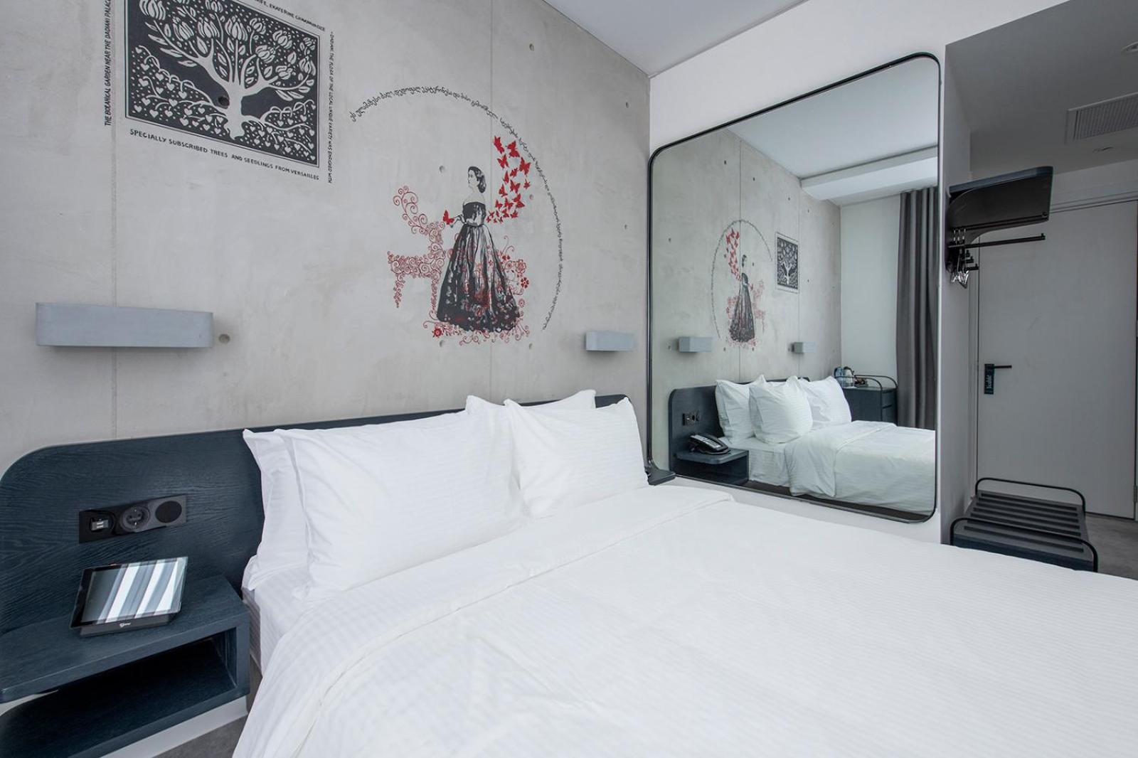 Standard Room 1 Queen Bed photo 2