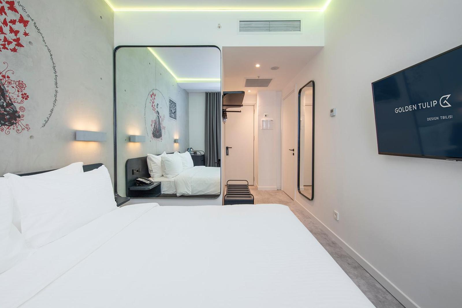 Standard Room 1 Queen Bed photo 3