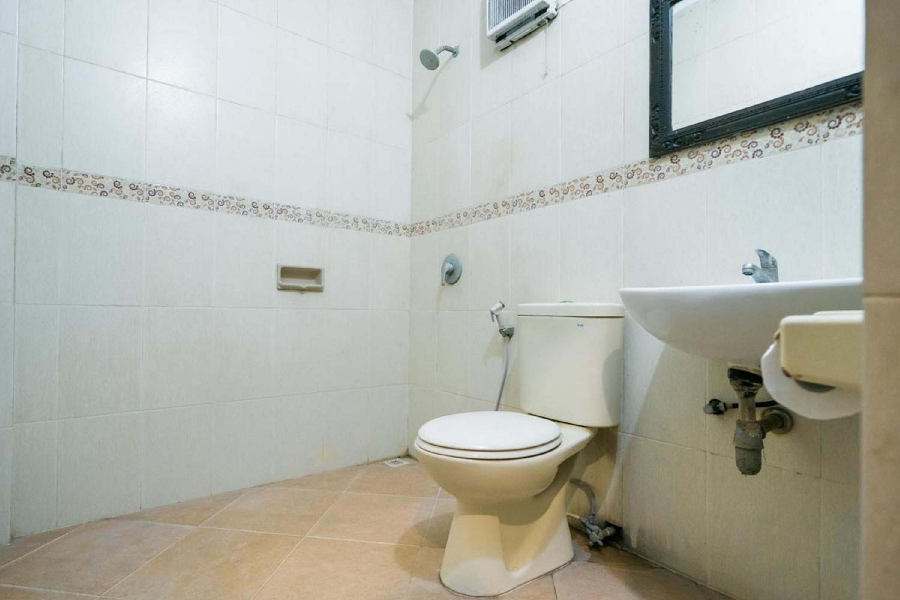 Twin Room - Photo 10