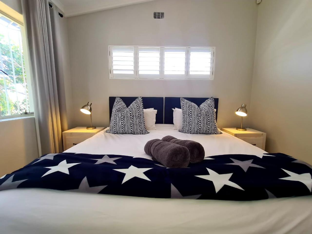 Three-Bedroom House photo 2