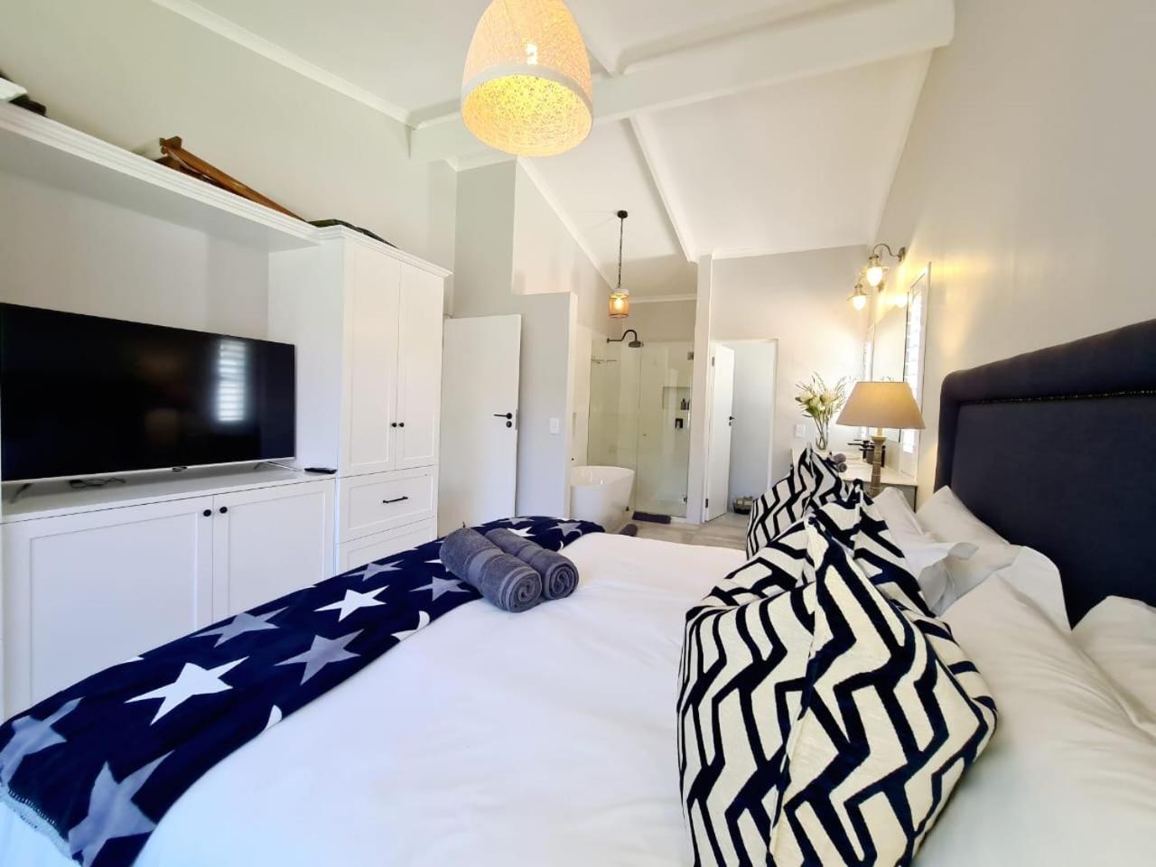 Three-Bedroom House photo 1