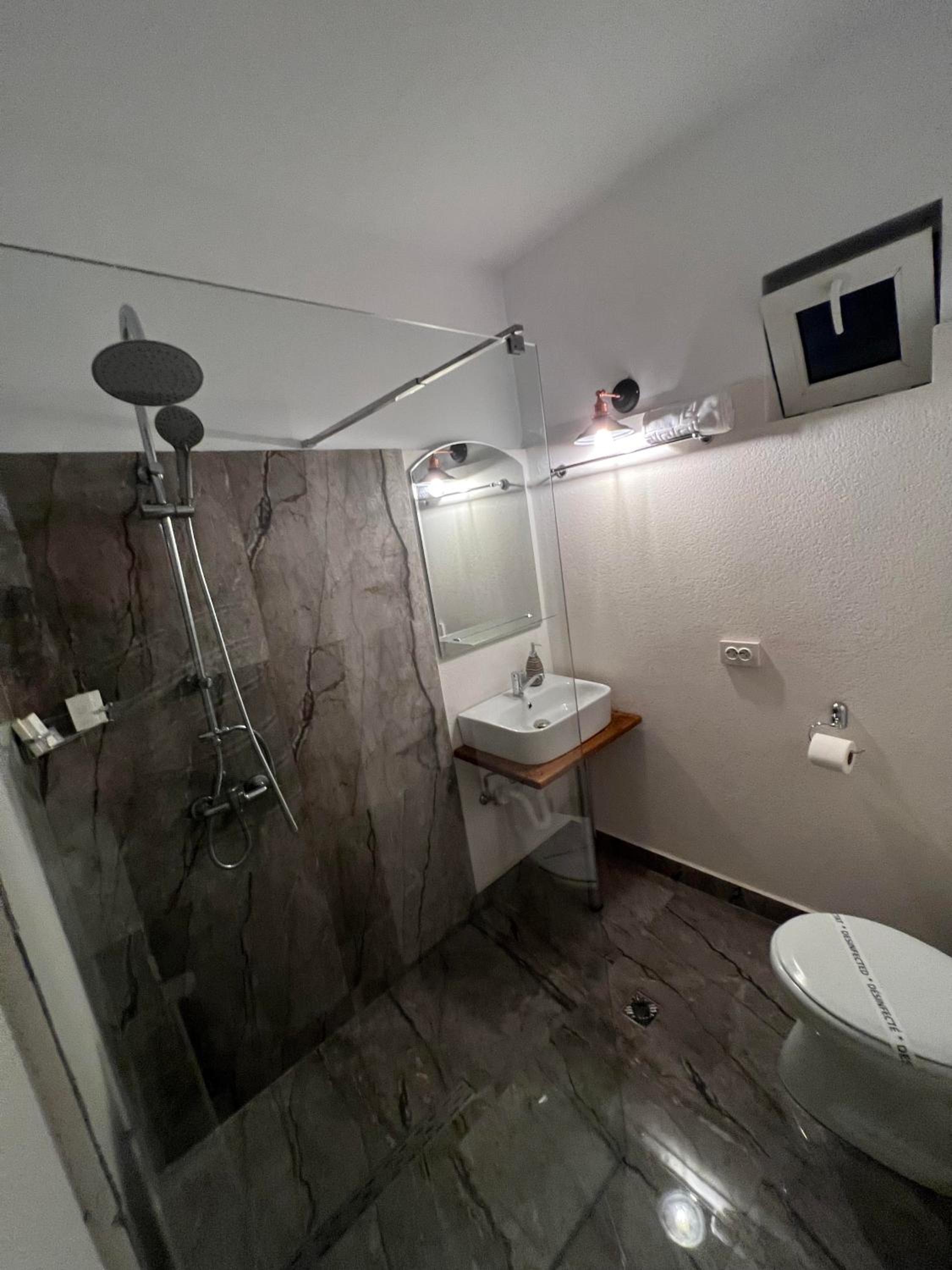 Quadruple Room with Bathroom photo 2