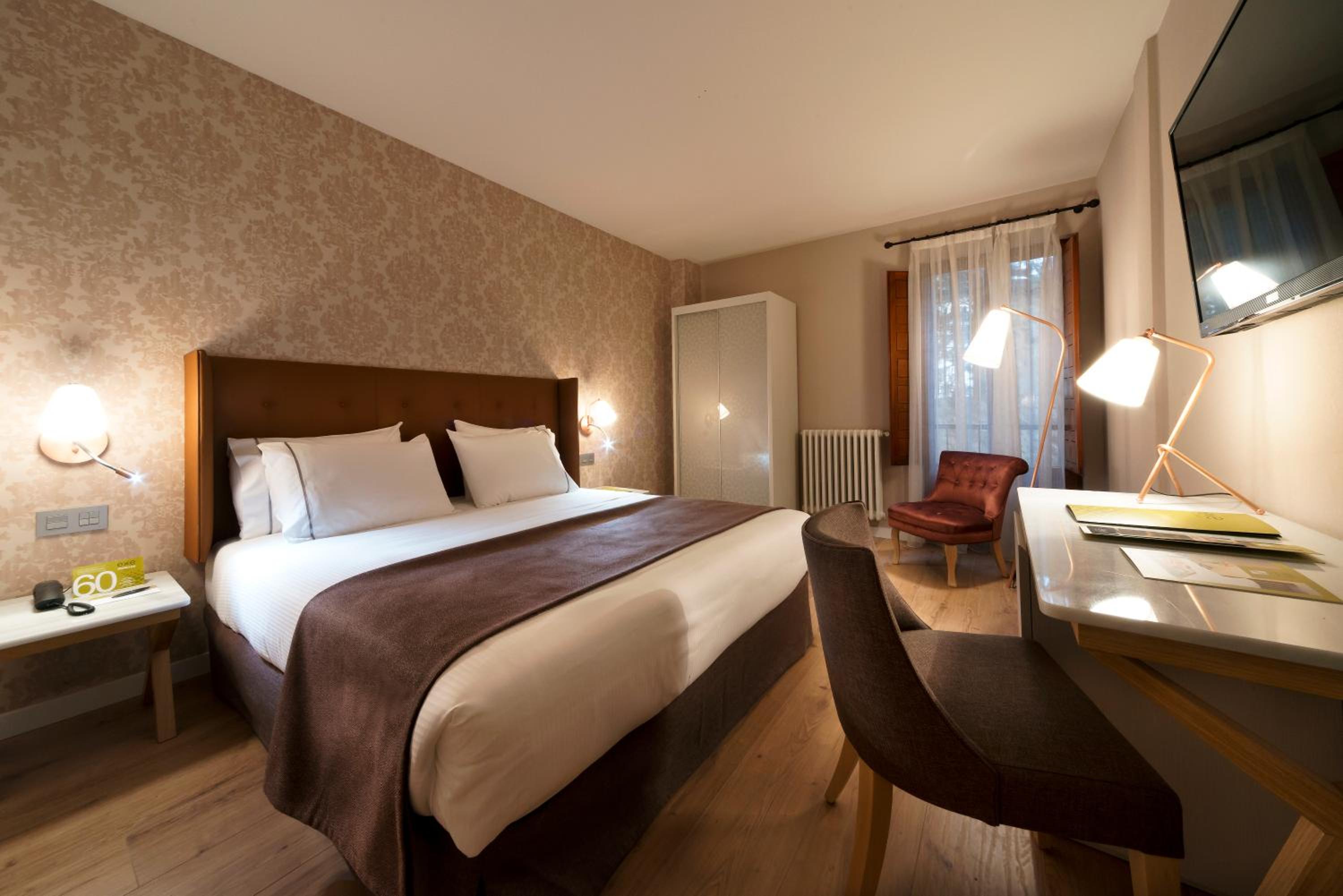 Double or Twin Room - Photo 6