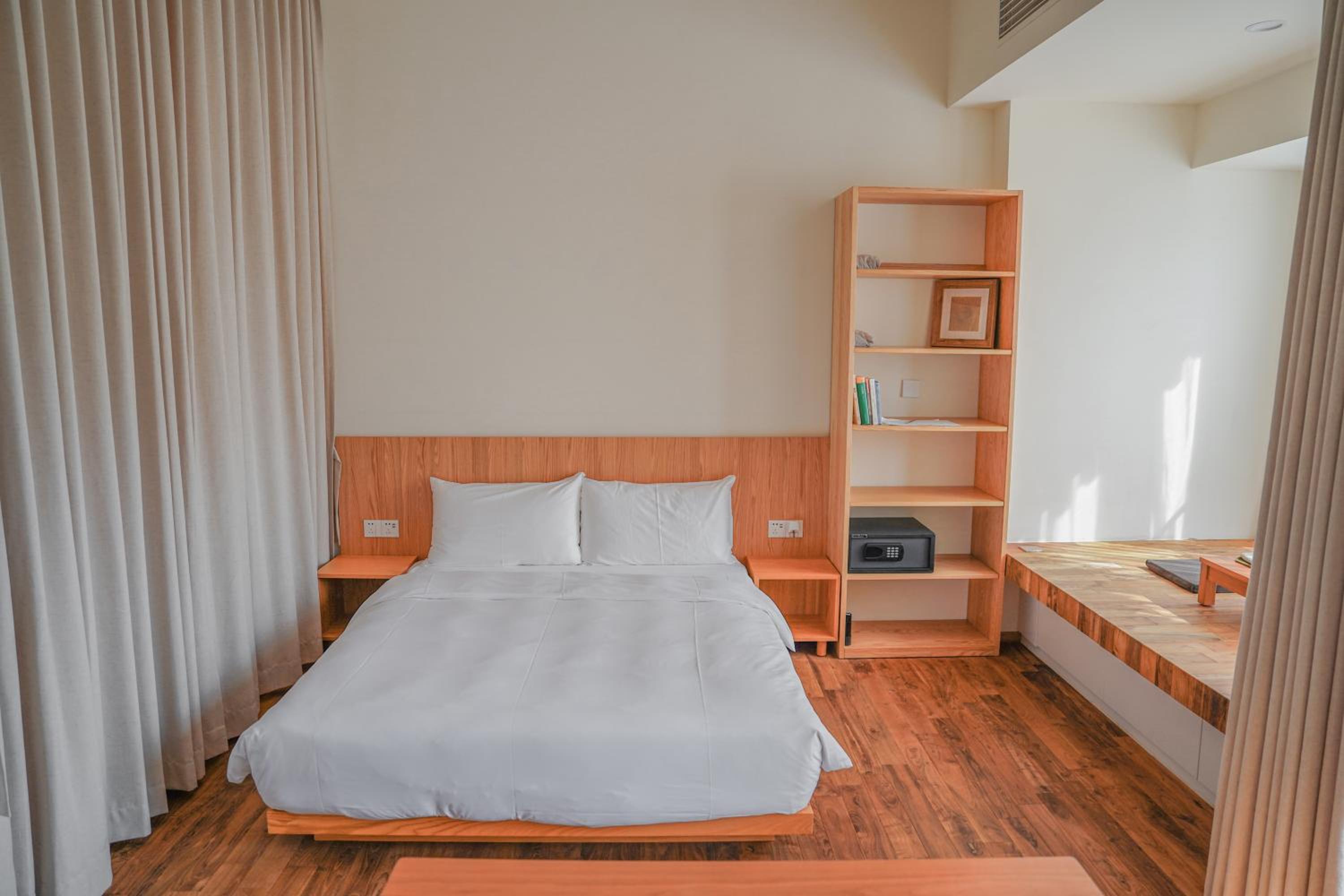 One-Bedroom Deluxe Apartment