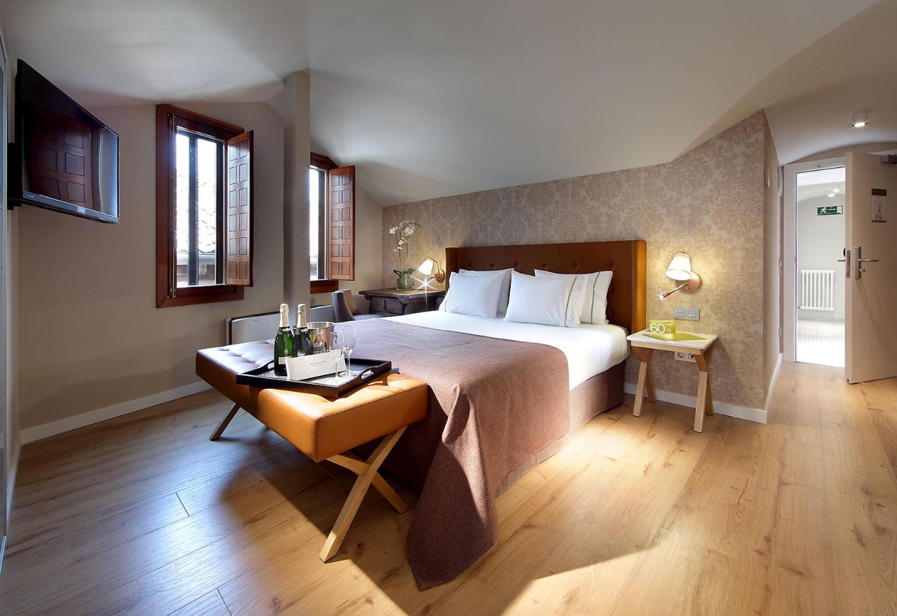 Double or Twin Room - Photo 1