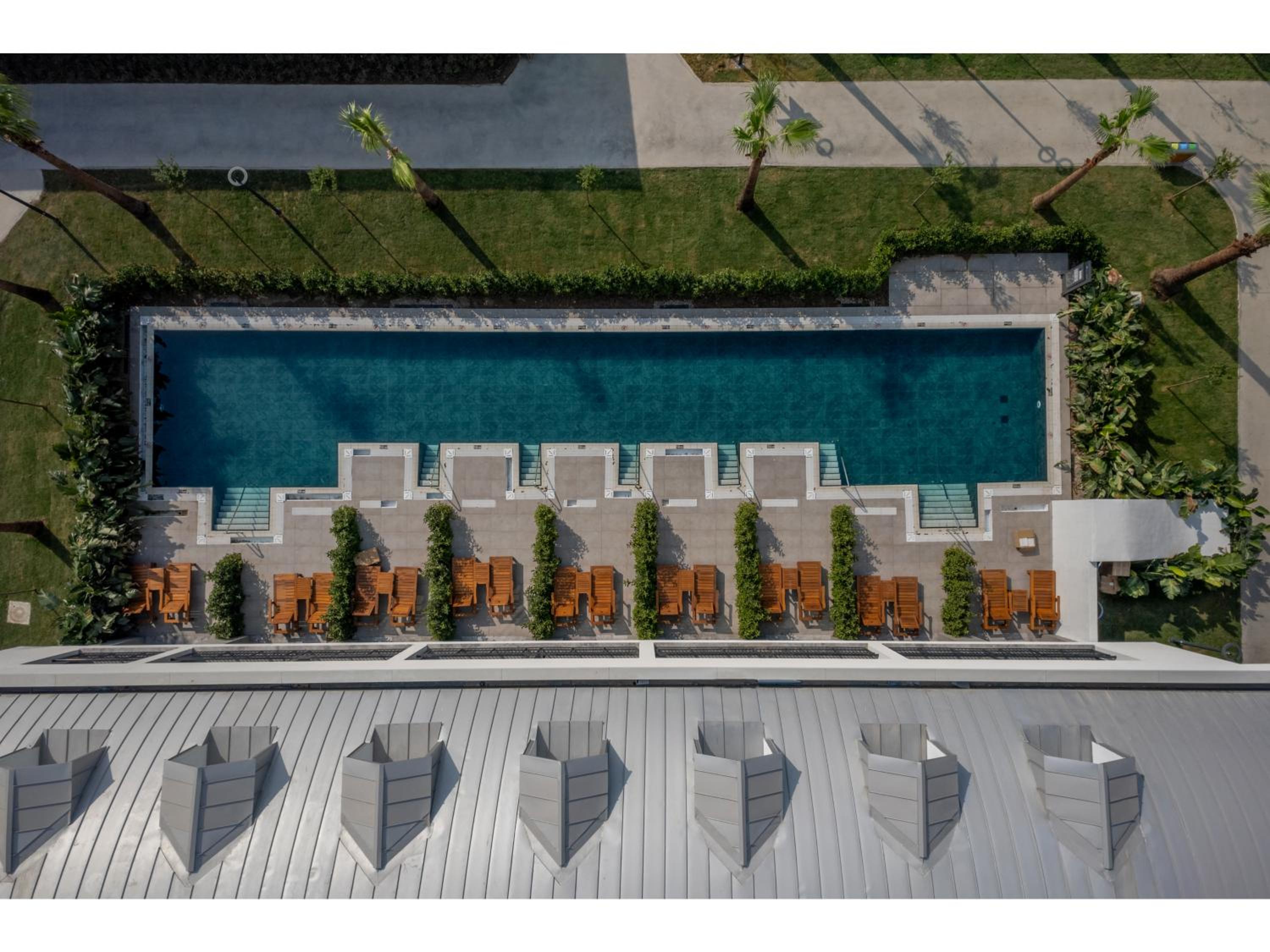Deluxe Swim Up Room