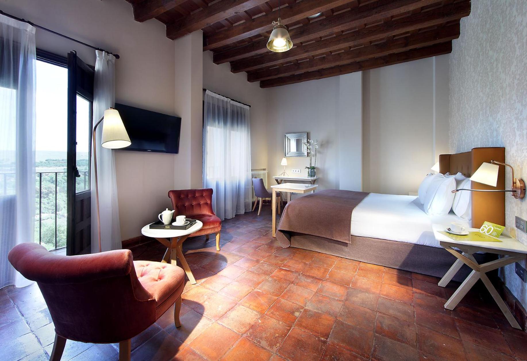 Double or Twin Room with View - Photo 3