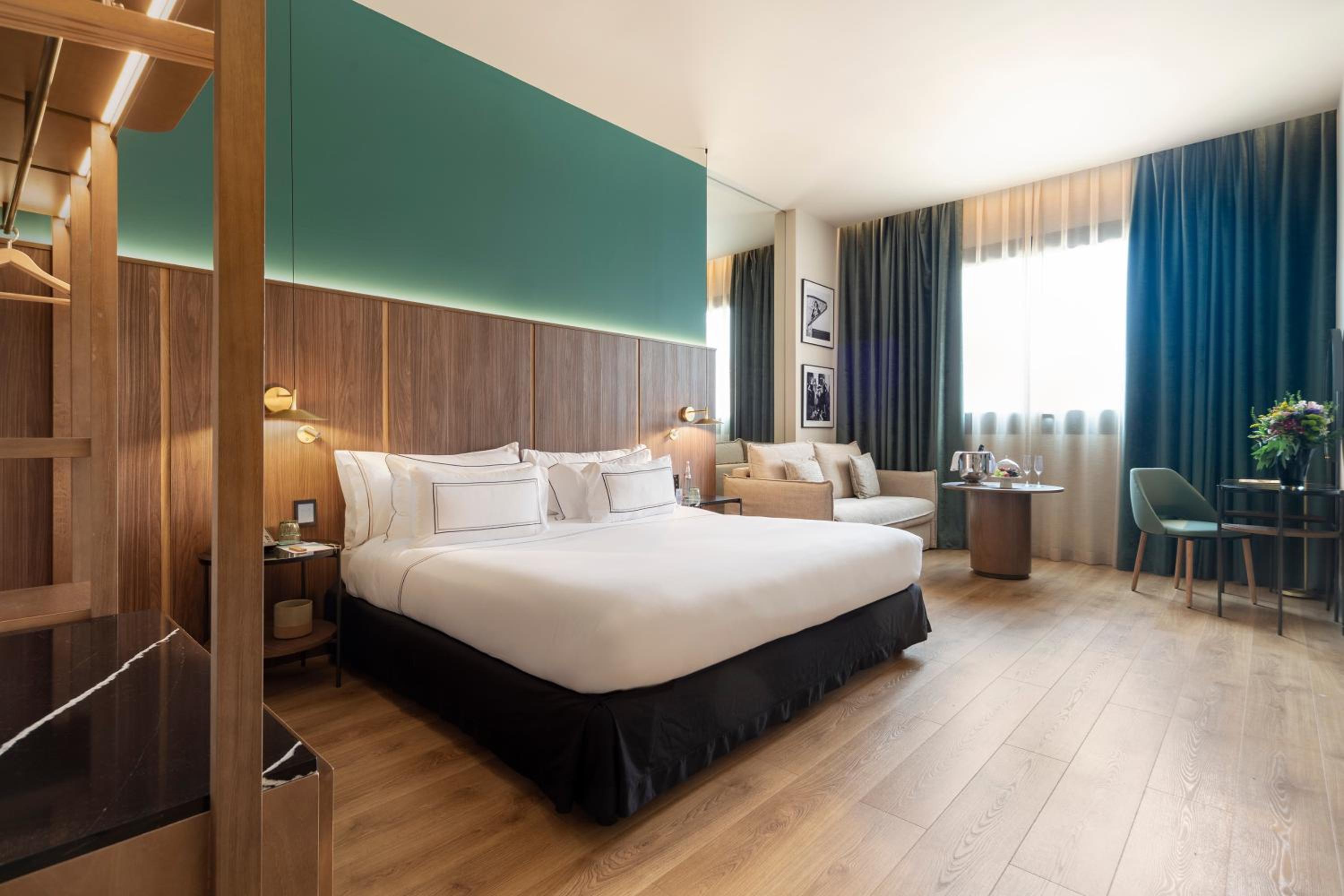 The Level Premium Room and Lounge Access