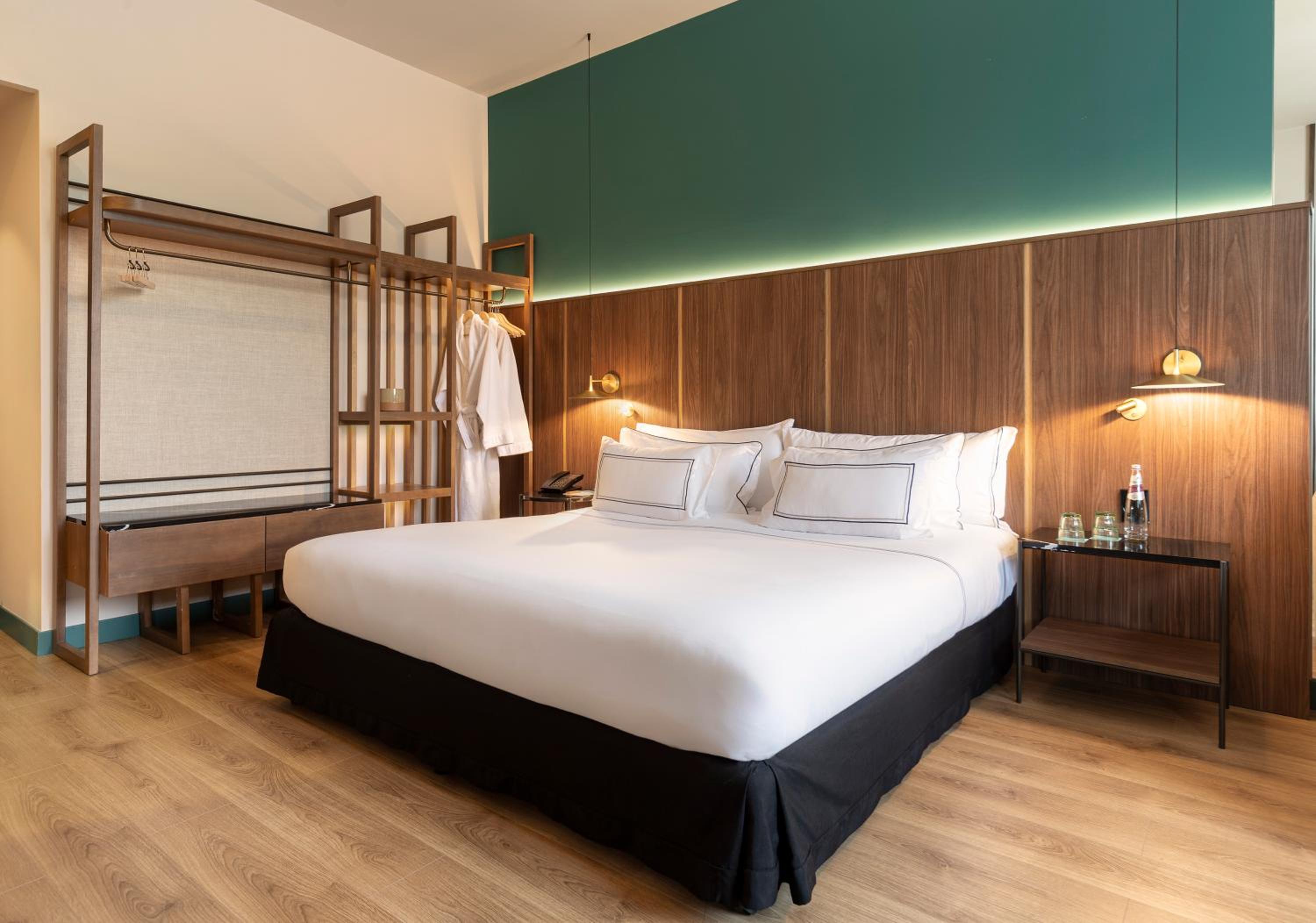 The Level Premium Room and Lounge Access