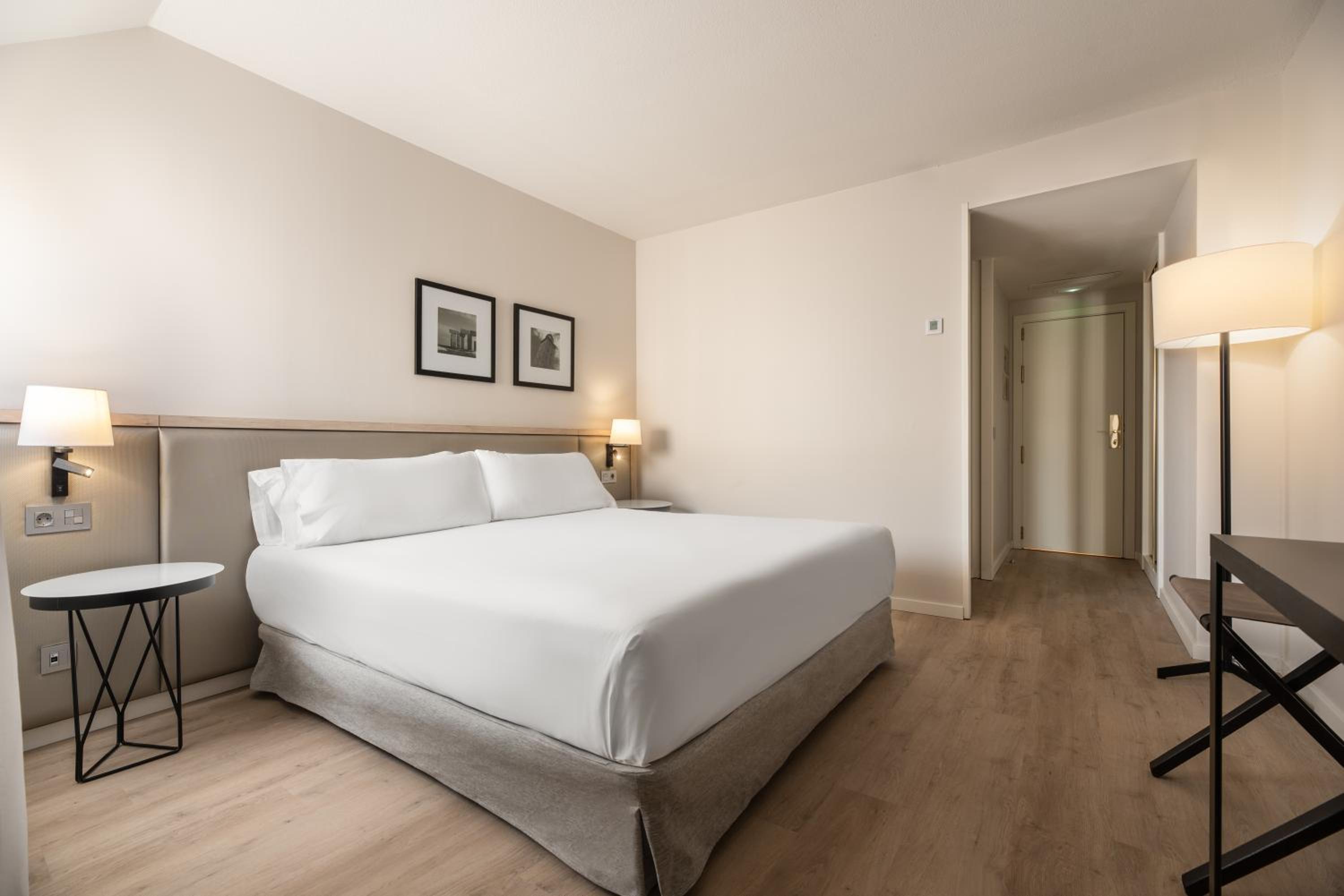 Double or Twin Room - Photo 3