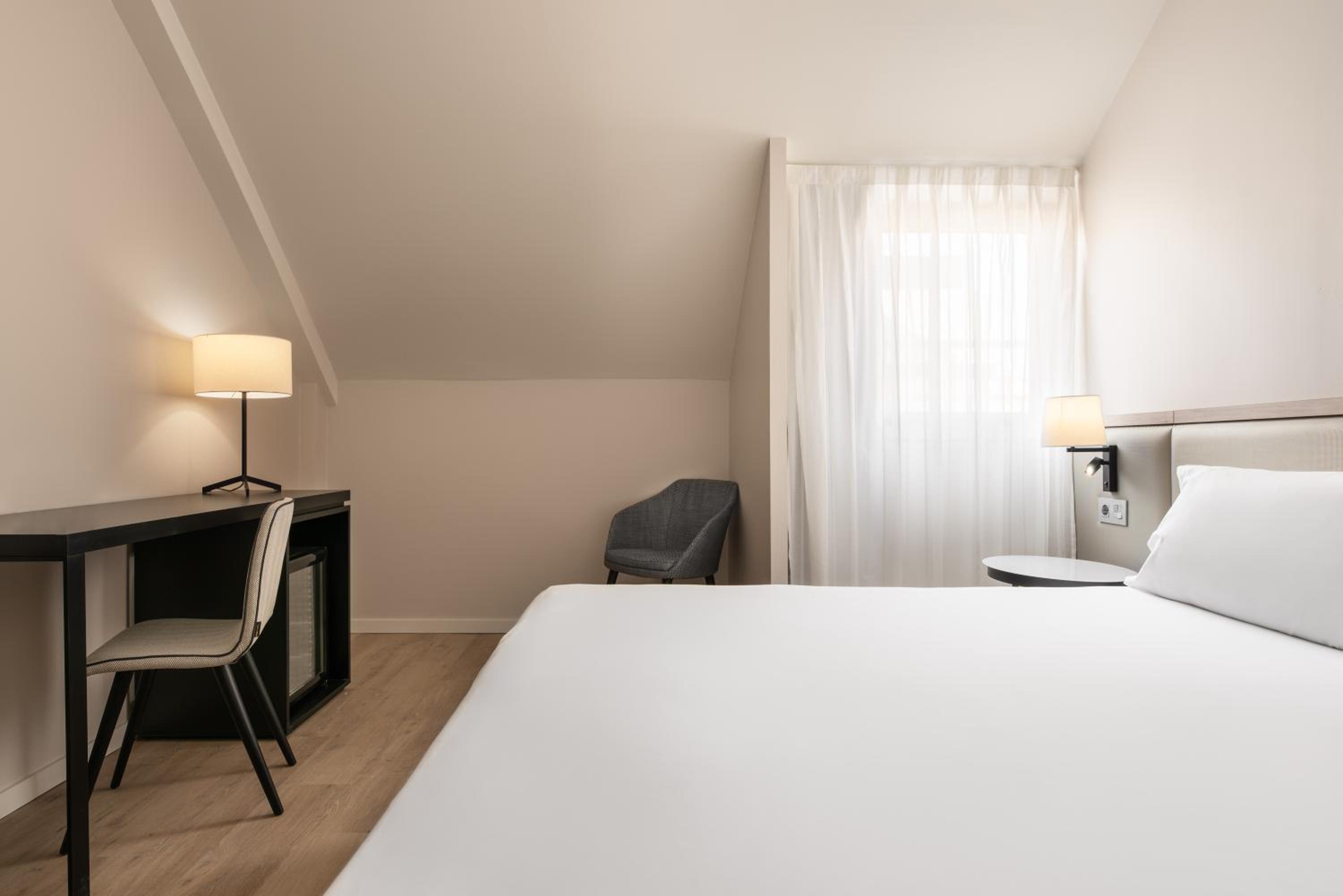 Double or Twin Room - Photo 4