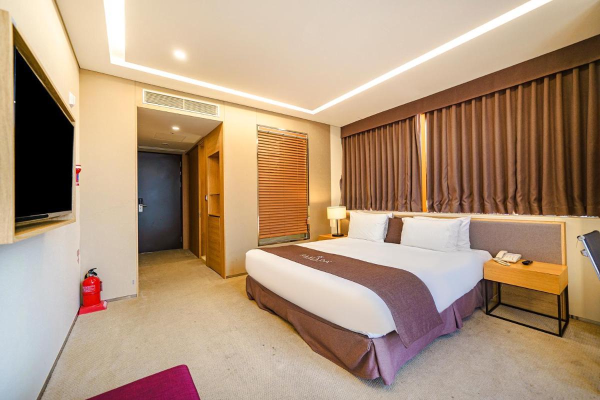 Premier Double Room with Harbor View photo 3