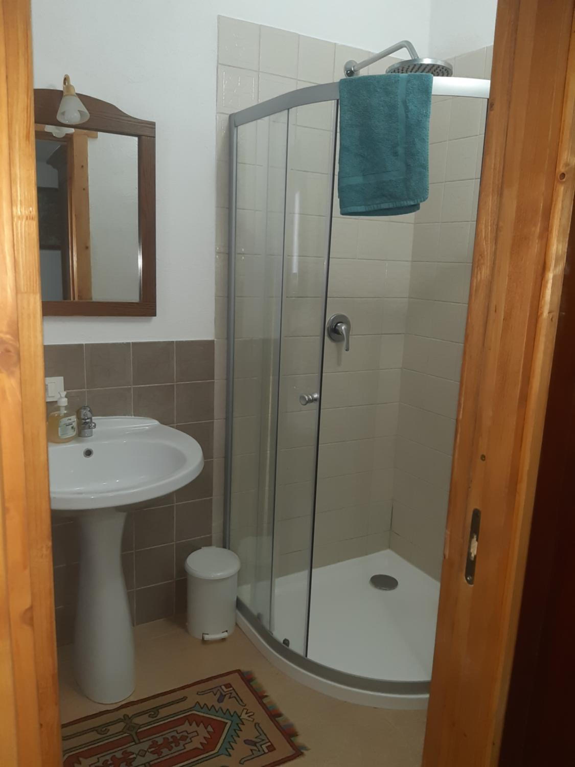Twin Room with Private Bathroom - Photo 3
