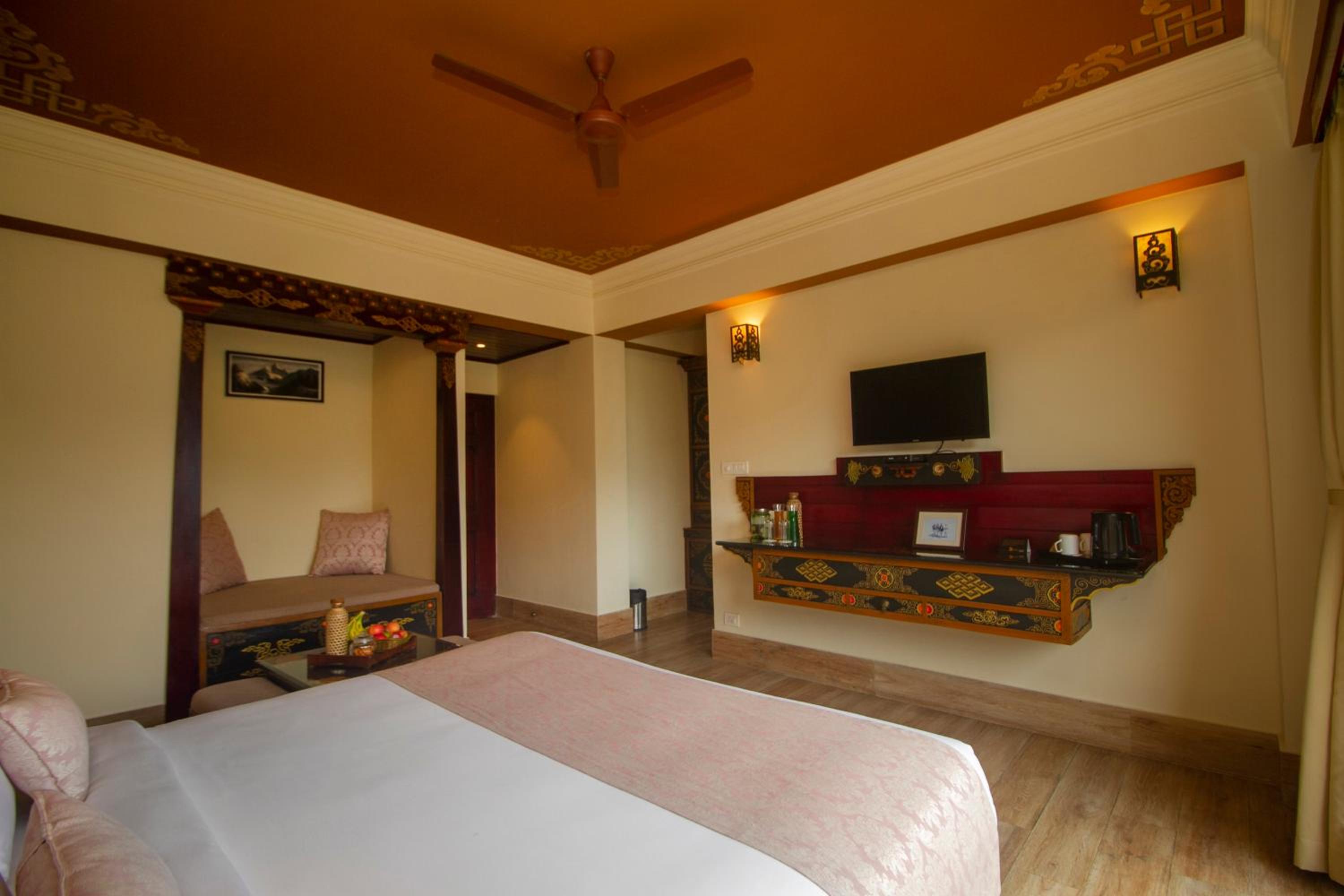 Tara Room with Balcony & Valley View - Photo 6