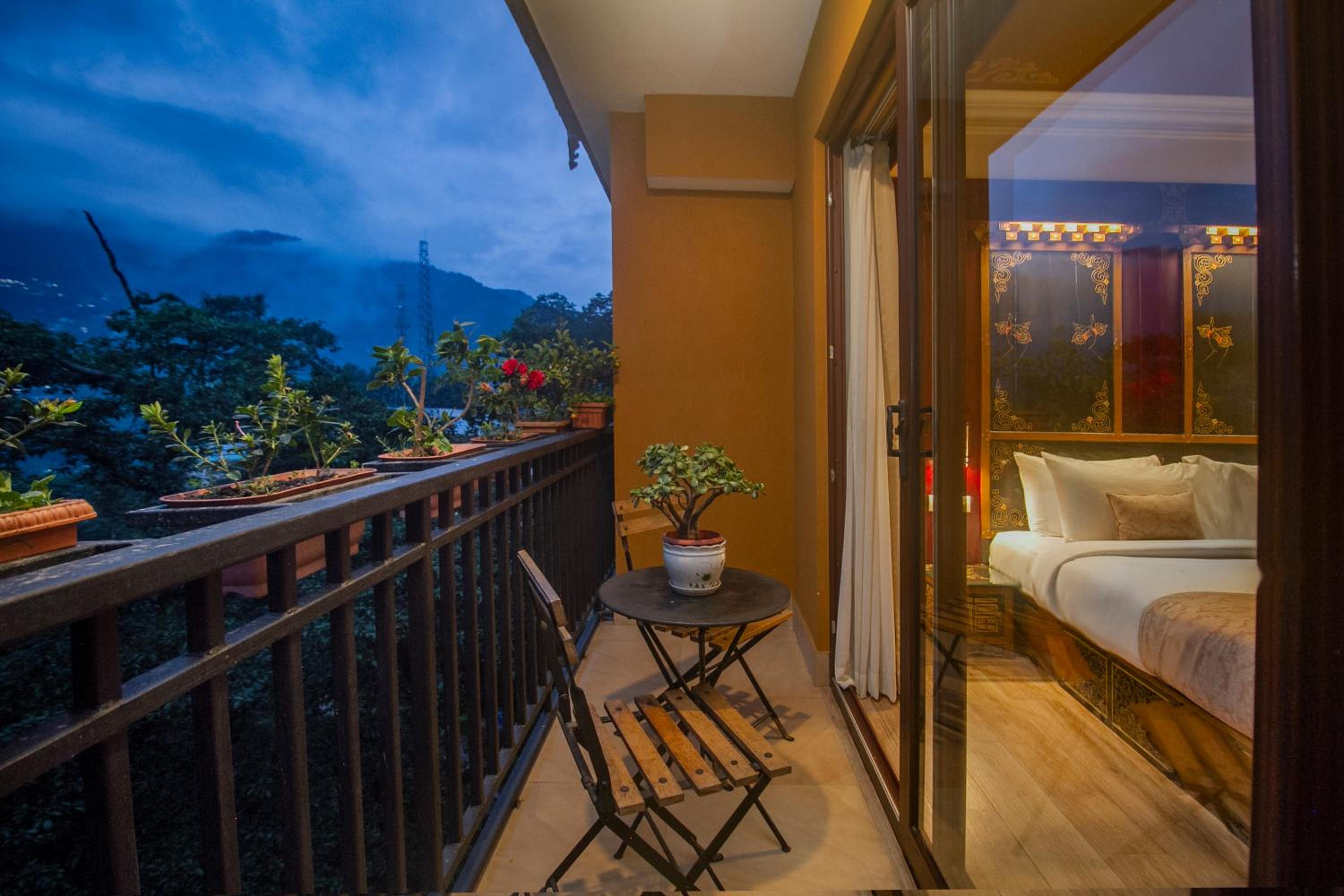 Tara Room with Balcony & Valley View - Photo 14