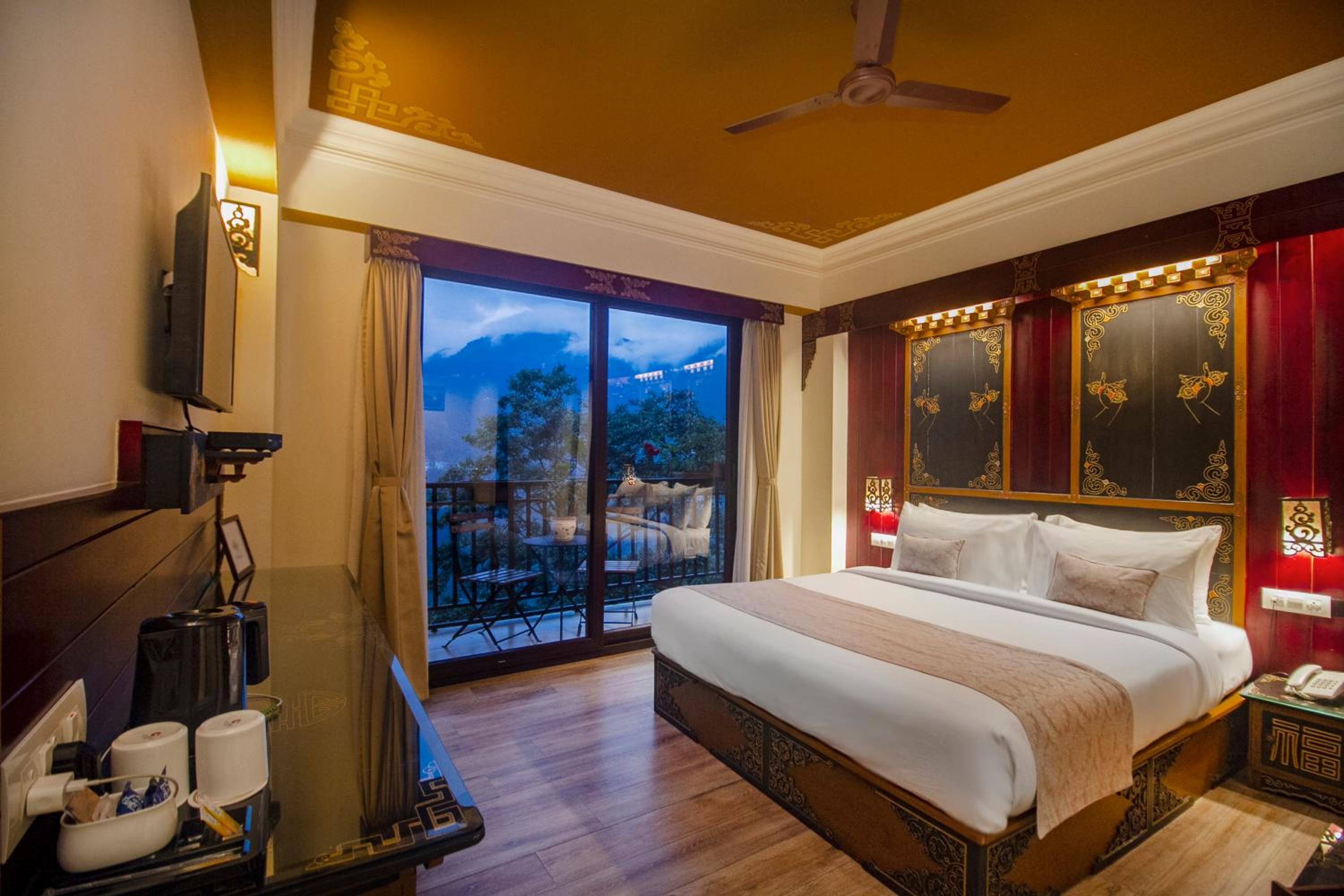 Tara Room with Balcony & Valley View - Photo 13
