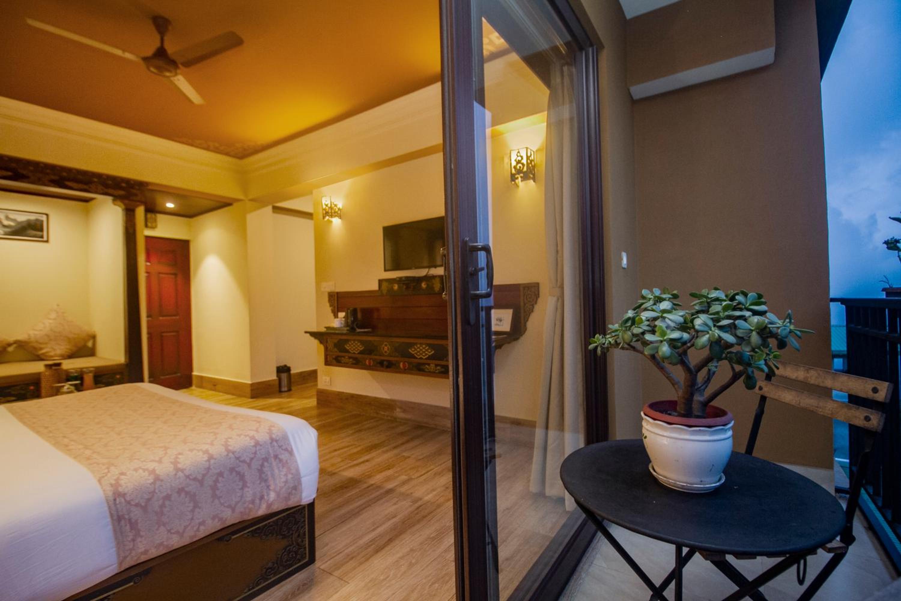 Tara Room with Balcony & Valley View - Photo 12