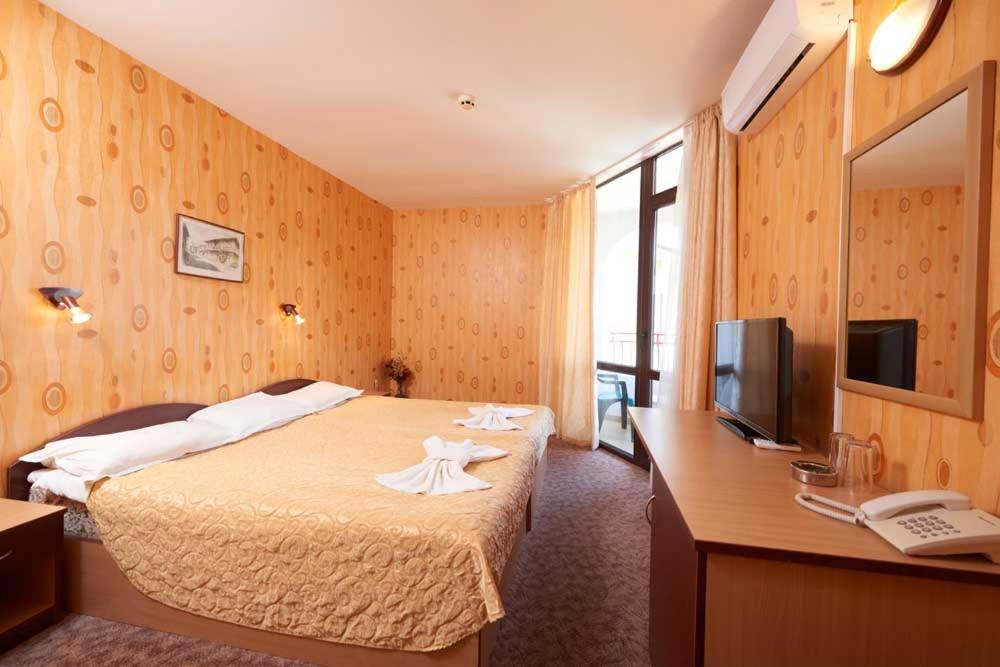 Twin Room with Balcony (2 Adults)