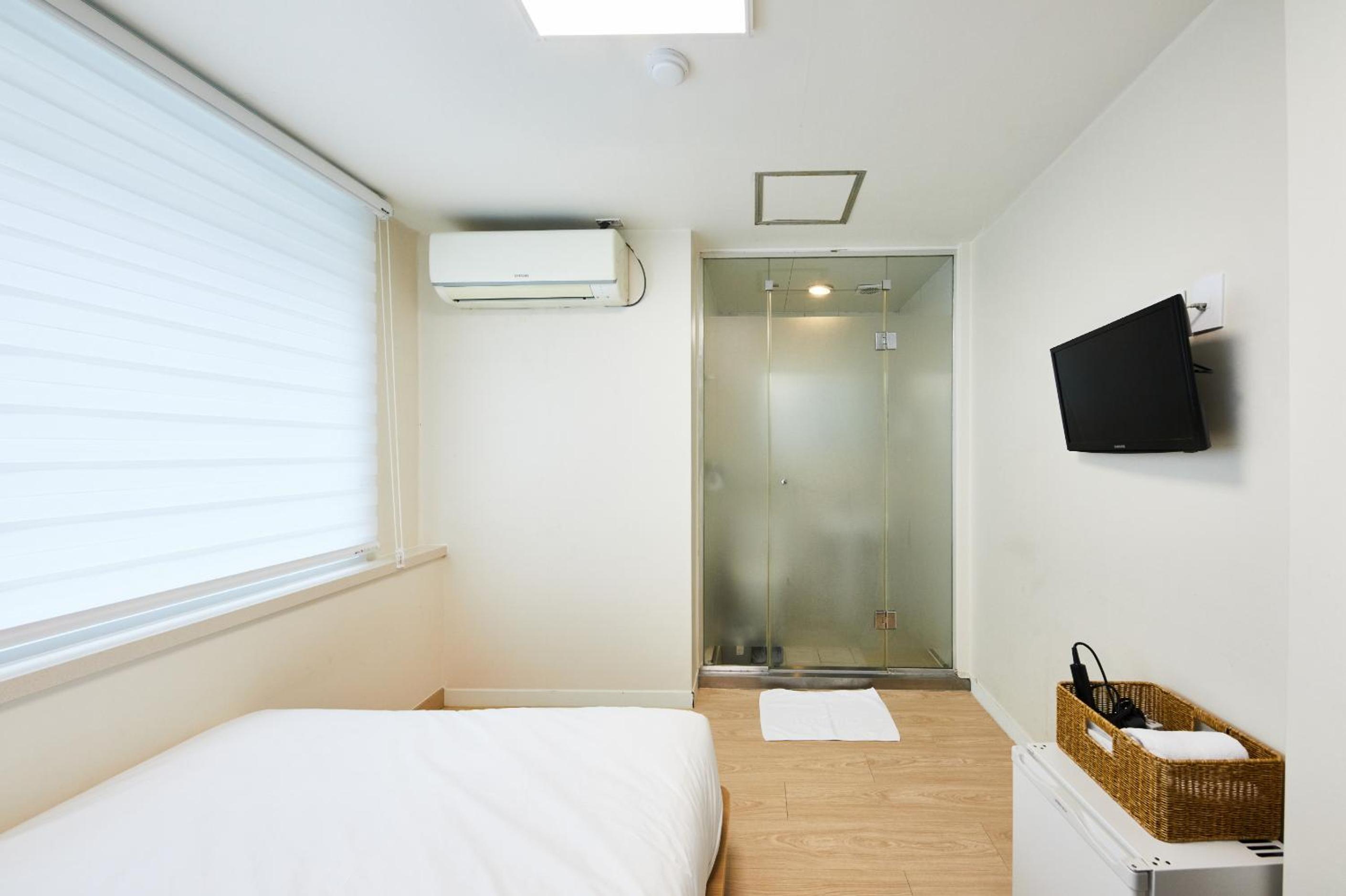 Standard Double Room - Photo 2