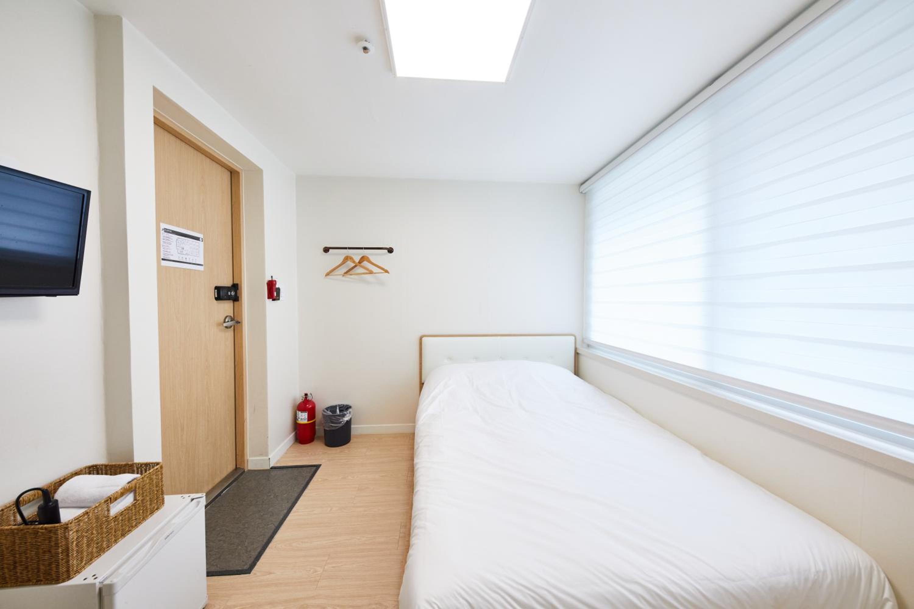 Standard Double Room - Photo 8