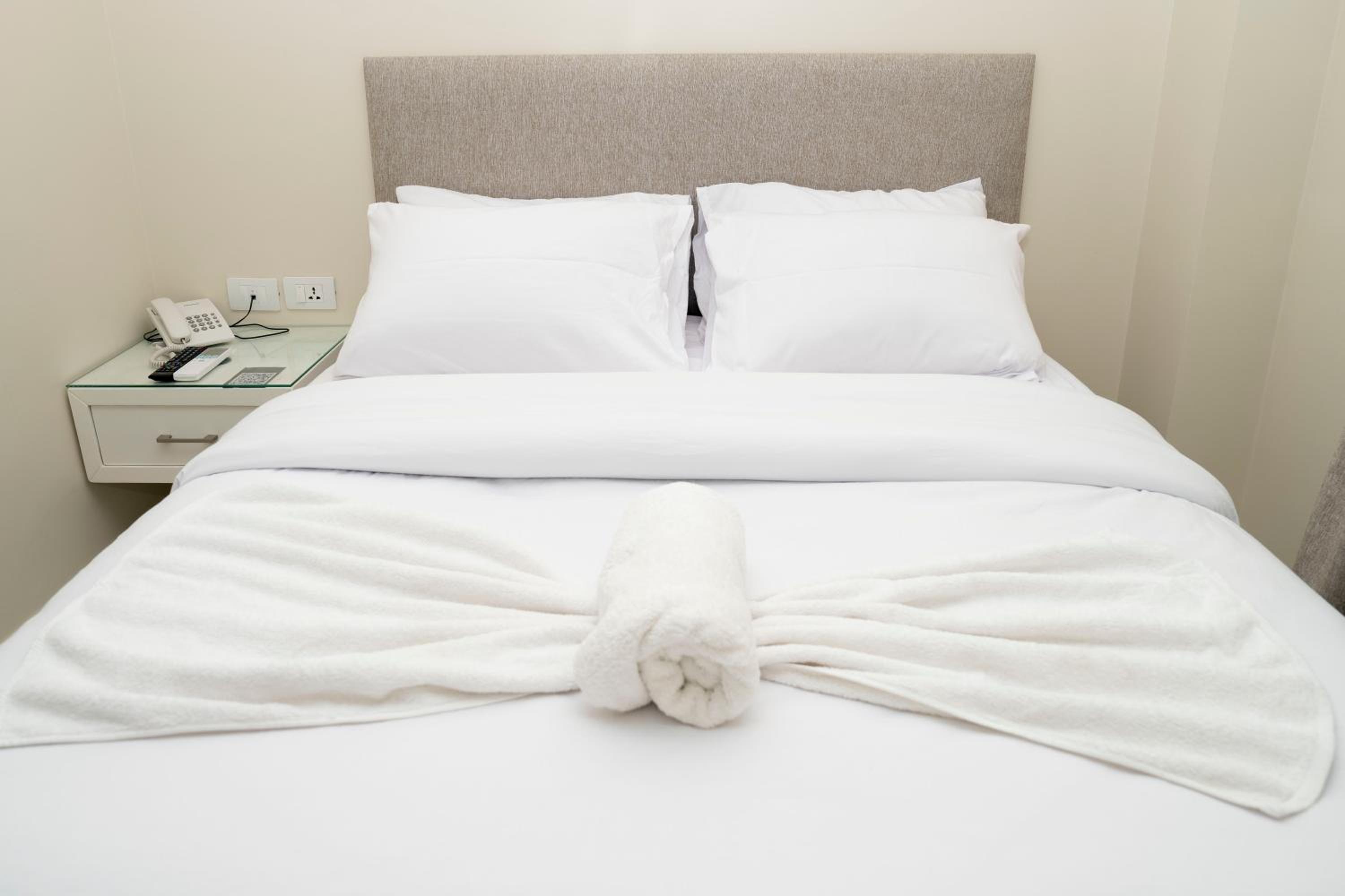 Deluxe Queen Room