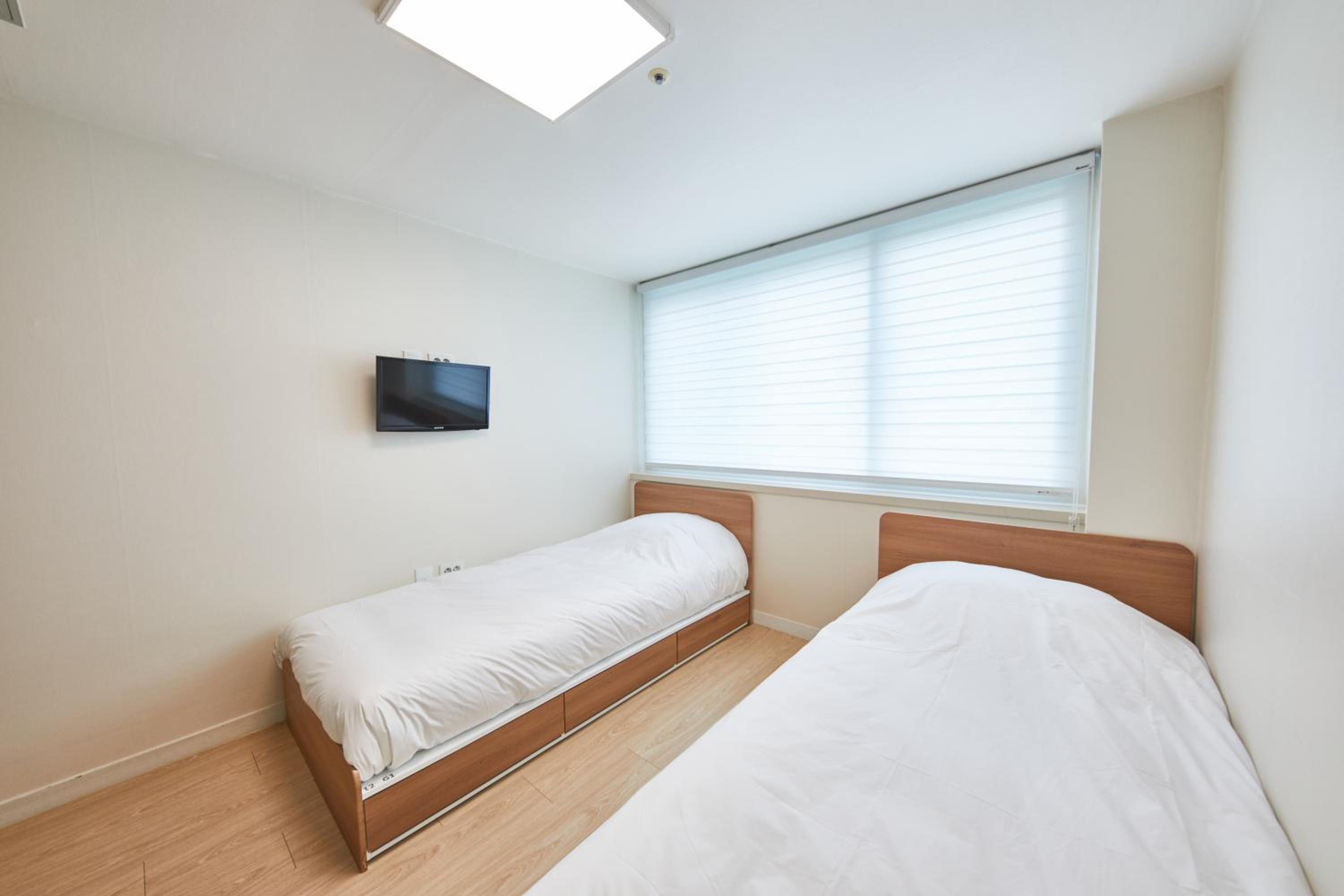 Standard Twin Room - Photo 1