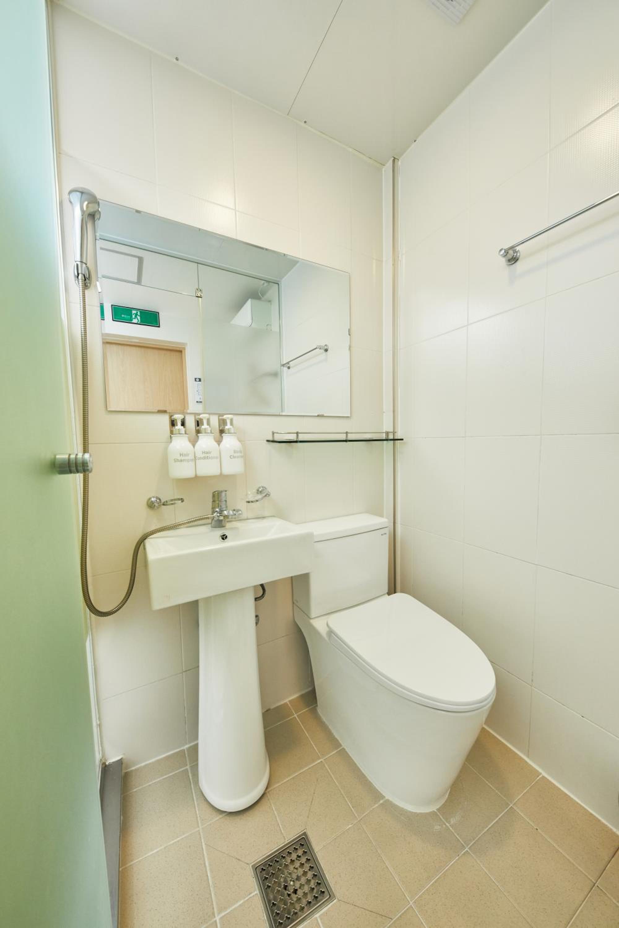 Standard Twin Room - Photo 2