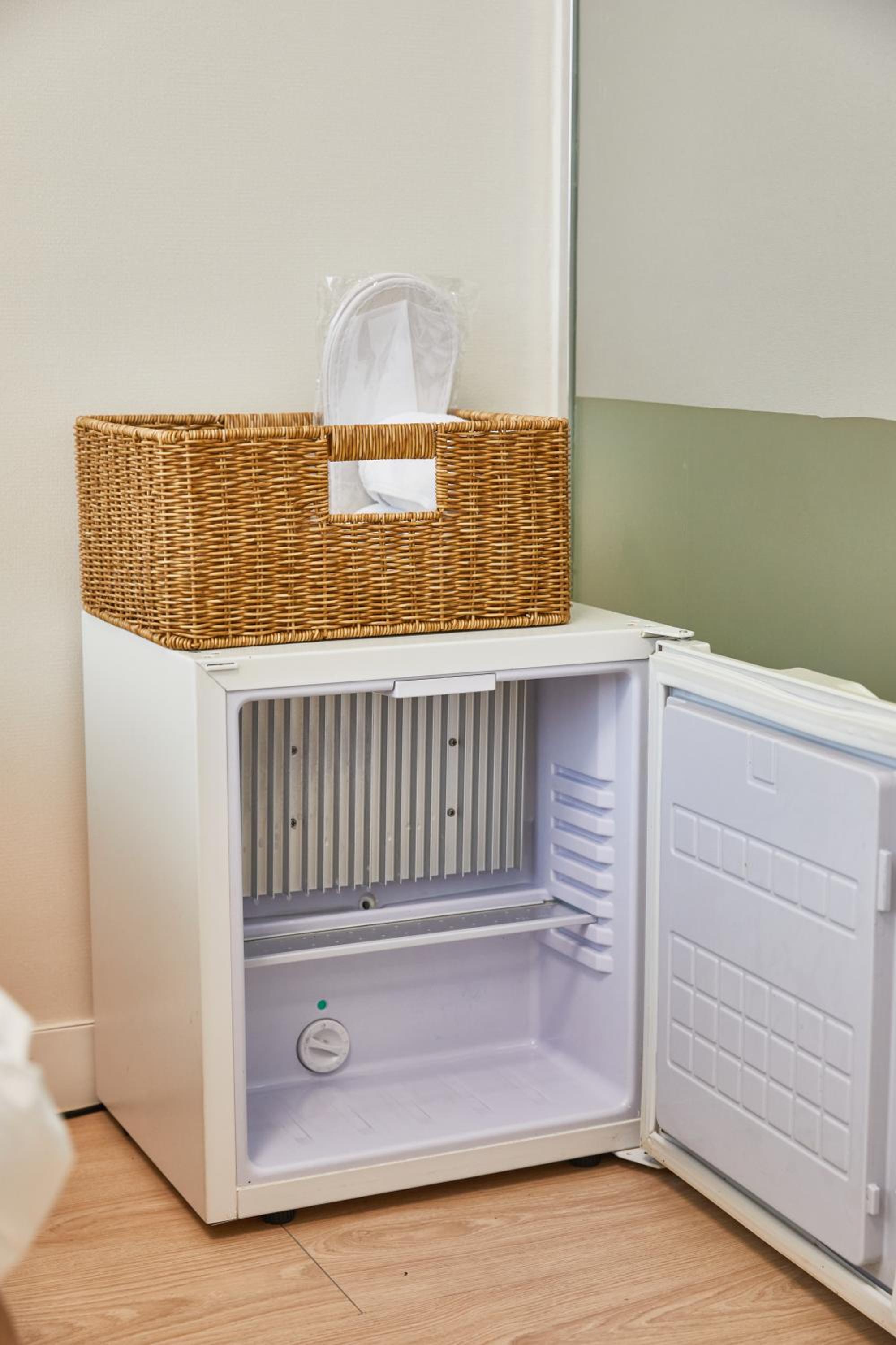 Standard Twin Room - Photo 3