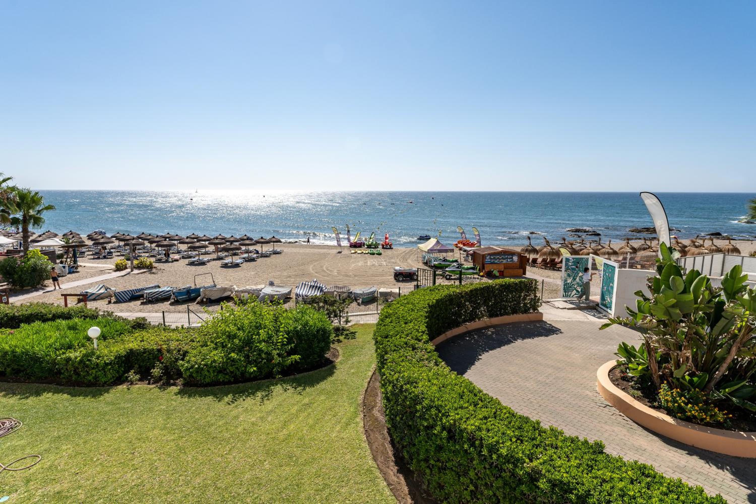 Two-Bedroom Deluxe Apartment with Ocean View photo 3