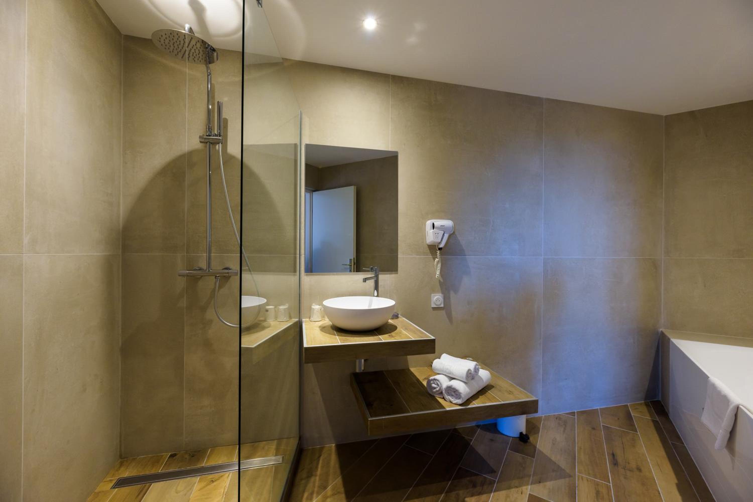 Double Room with Sea View - Photo 3