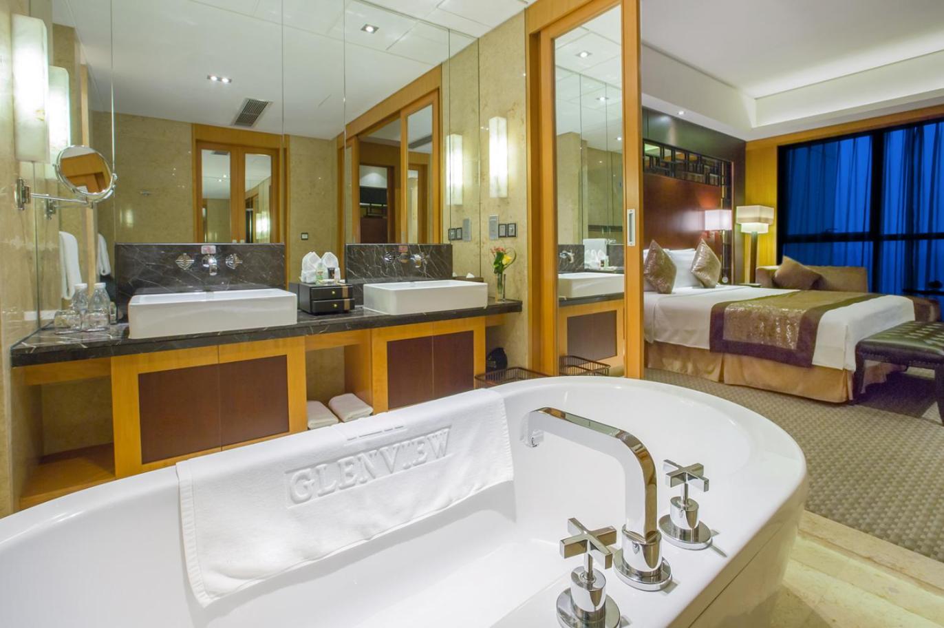 Suite - Photo 3