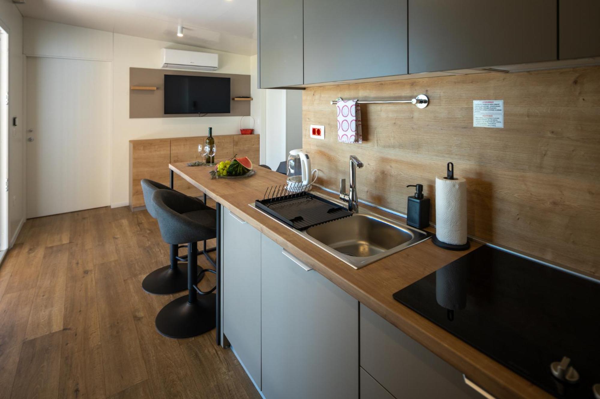 Superior Two-Bedroom Mobile Home with Terrace and Lake View - Photo 2