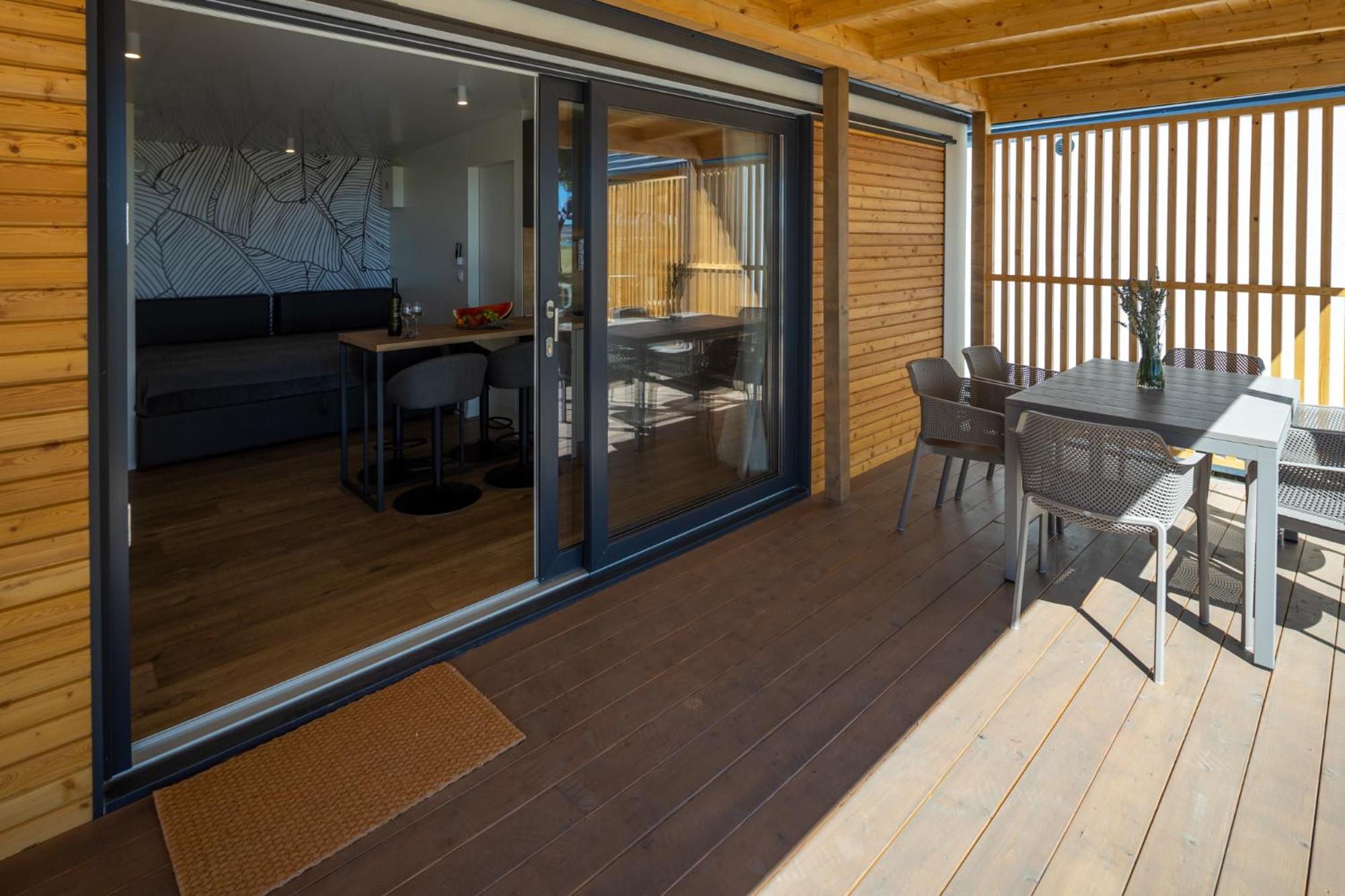 Superior Two-Bedroom Mobile Home with Terrace and Lake View - Photo 3